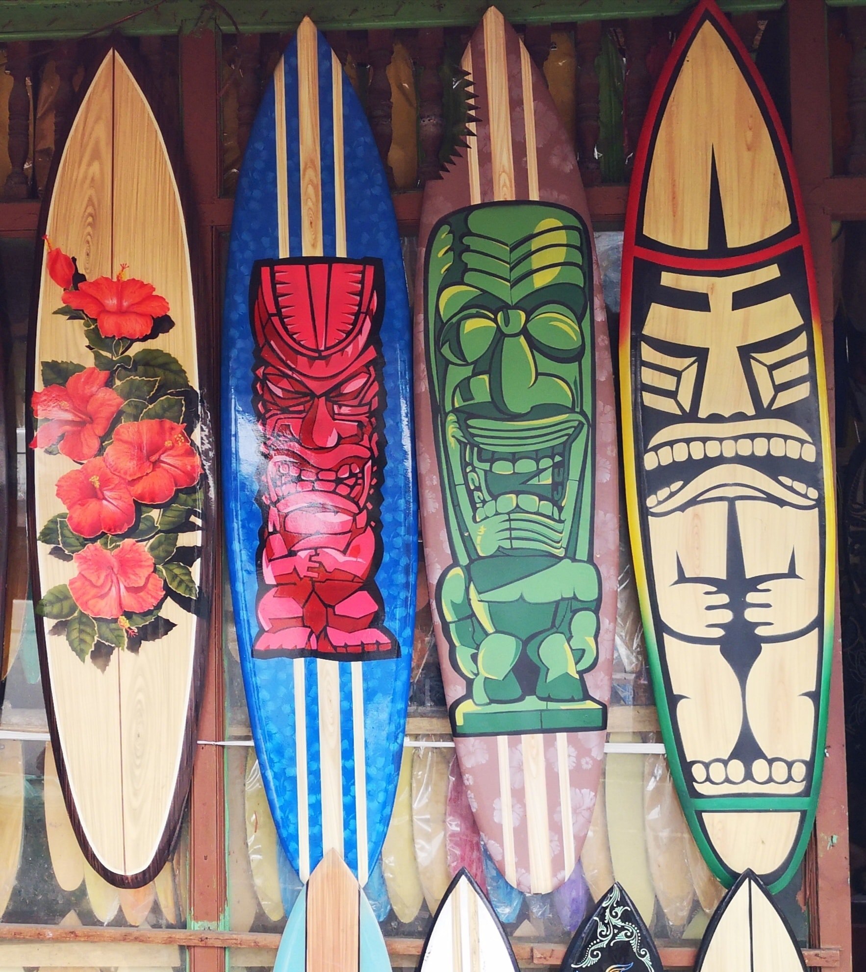 JUSNOVA Planche De Surf Miniature En Bois D'Albizia - Design Asiatique N°13 Avec Support (30 Cm) - Décoration Artisanale