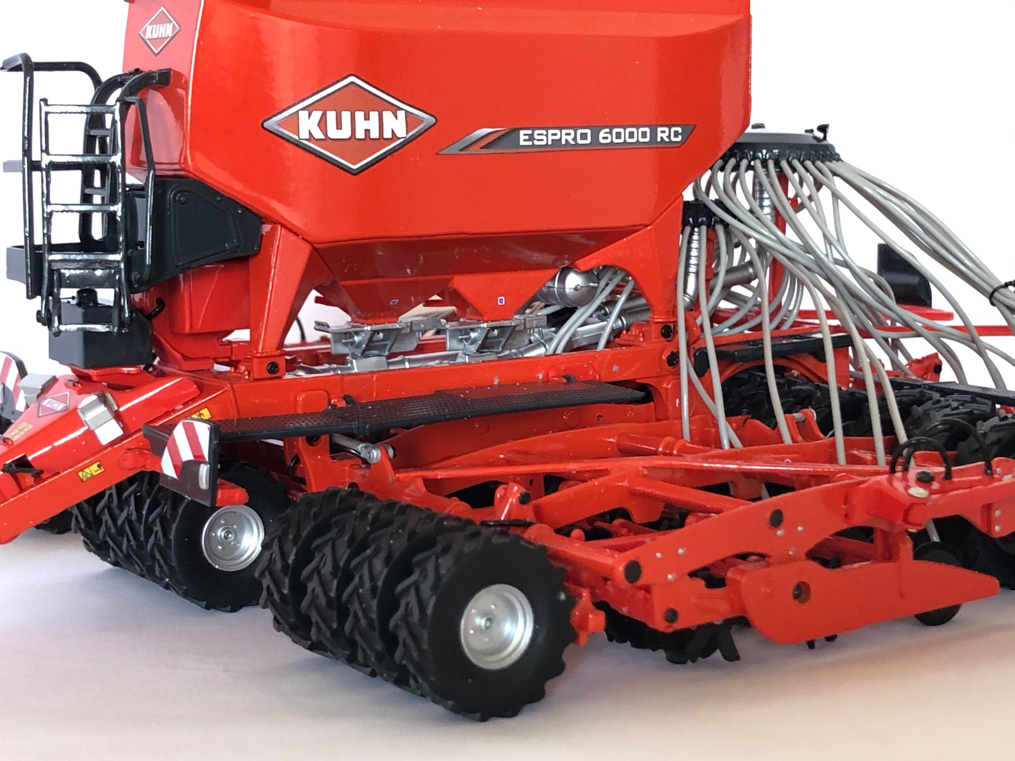 kuhn-france-le-nouveau-mod-le-r-duit-espro-au-1-32