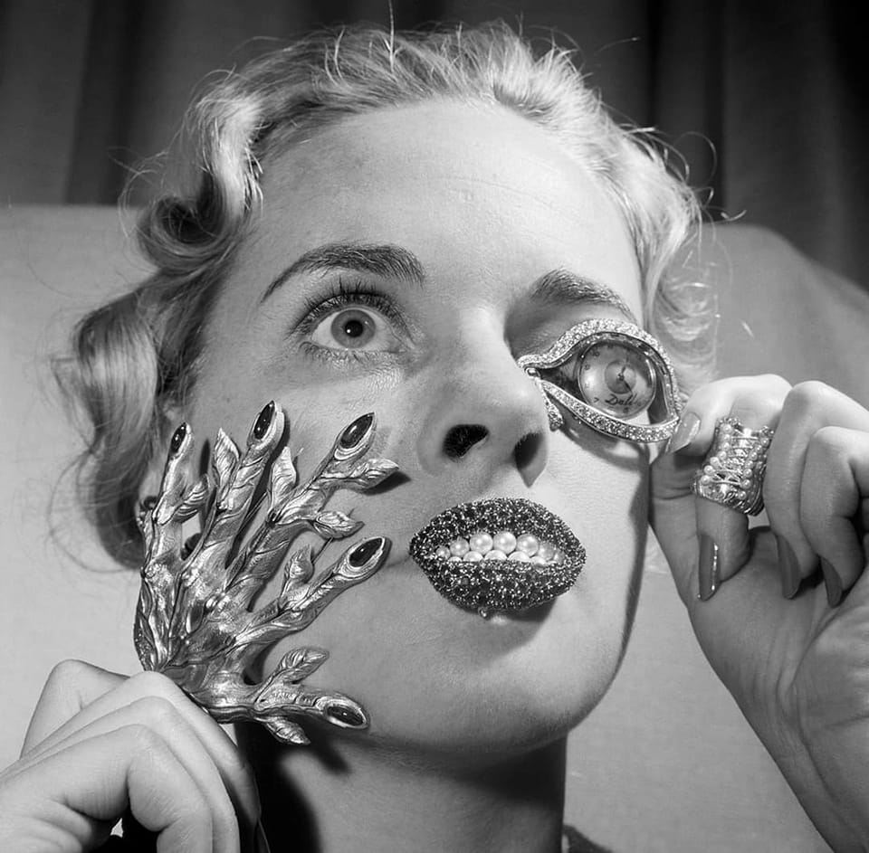 Broche Vintage Schiaparelli – Inspirée Par Dali, Parfum Le Roy Soleil, Pièce De Collection