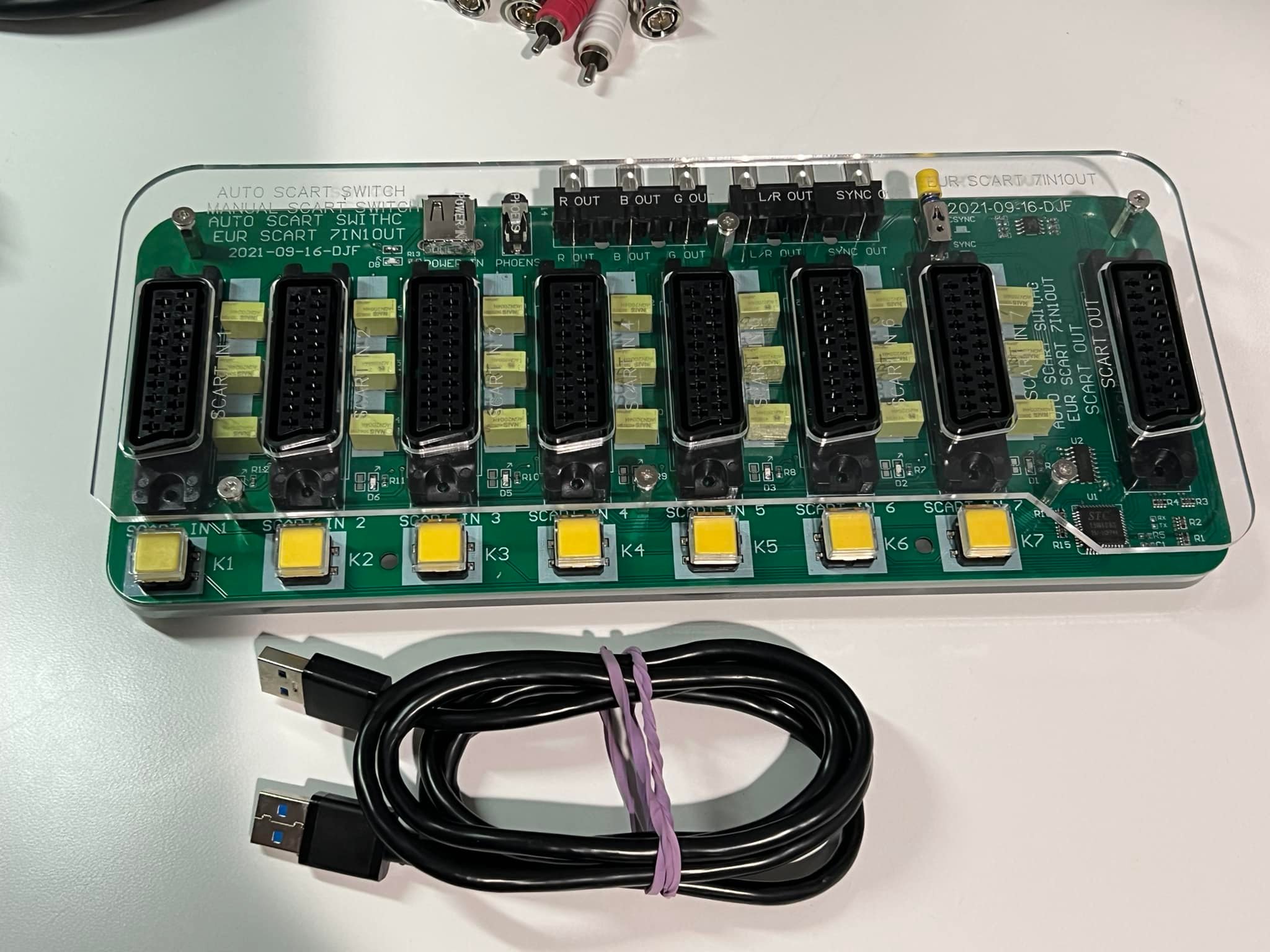 Hydra 2 scart switcher available at Lotharek