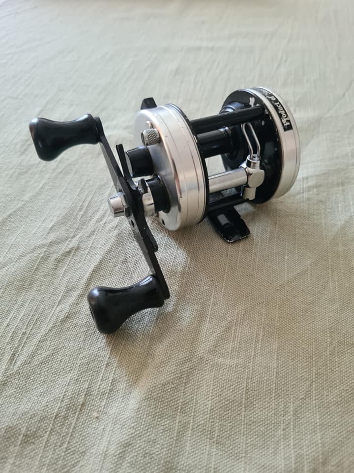 abu garcia ambassadeur 2500c for sale Small Ambassadeurs: The Legendary Light-Line Fishing Reels: The 2500C, 1500C & Related Models: Sjaastad, Espen, Svensson, Karl-Eric: 9780764348662 Books The Ambassadeur 2500C Abu Ambassadeur 2500C Baitcasting Reel