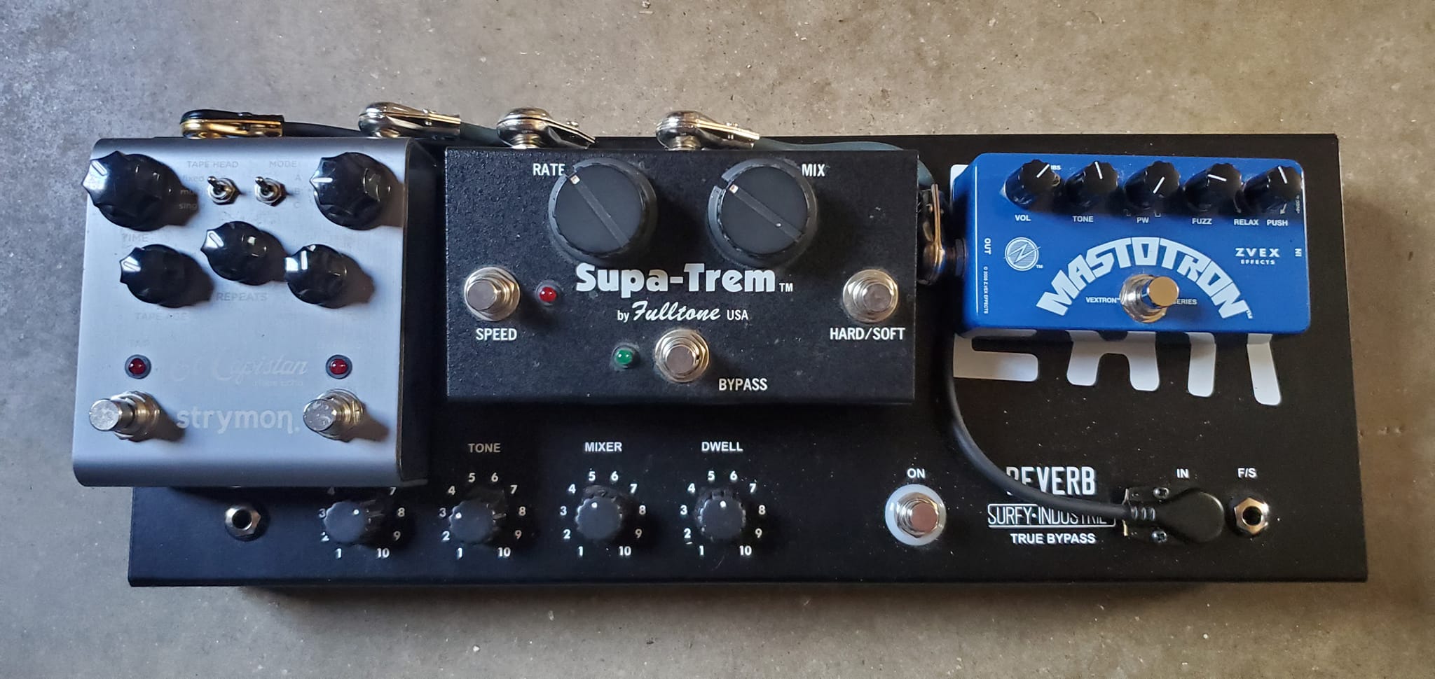 Why does ZVEX Mastotron fuzz pedal's sound change with battery