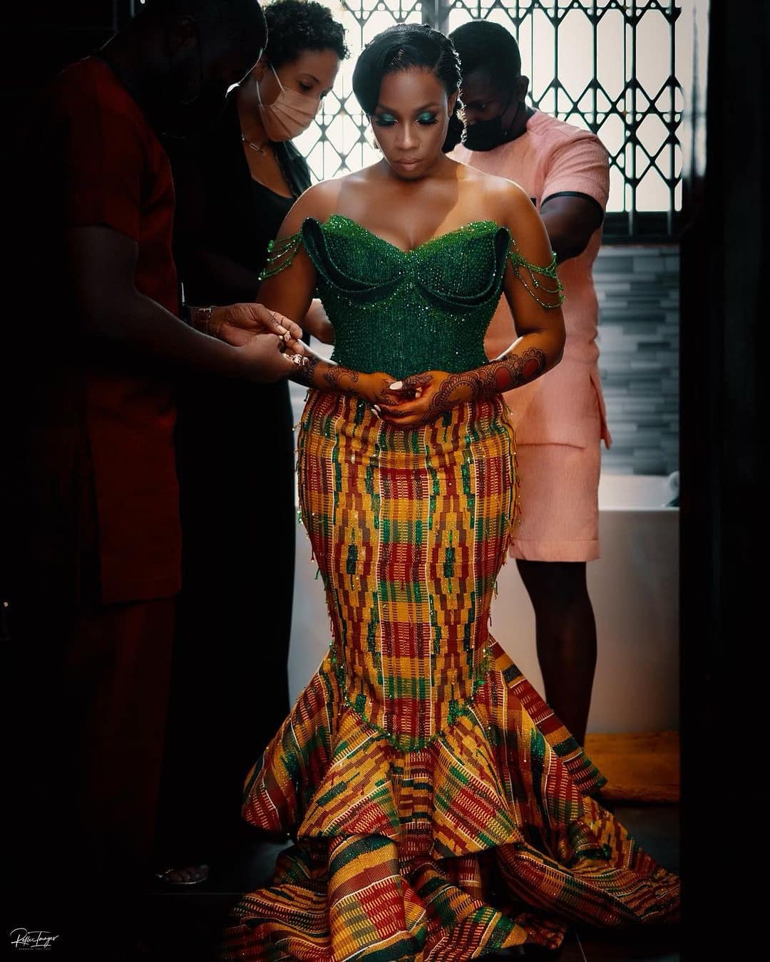 kente formal dress Royalty @mstiffanybender ✨🥰👑 #fromharlemtothehomeland gown: @pistisgh Woven Kente: @afyas_klosset MUA: @alexandrinamakeup Stylist: @nuelbans Decor & Co-ordination: @tinsell_events Hair: @hairgurustudio 📸: @reflex_images #Pistisghana Swatch:#fcb6c2