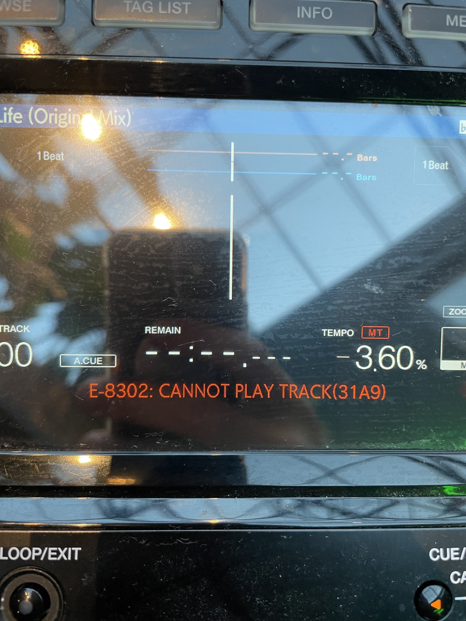 What causes the E-8709 error message on a CDJ-2000 and how to fix it?