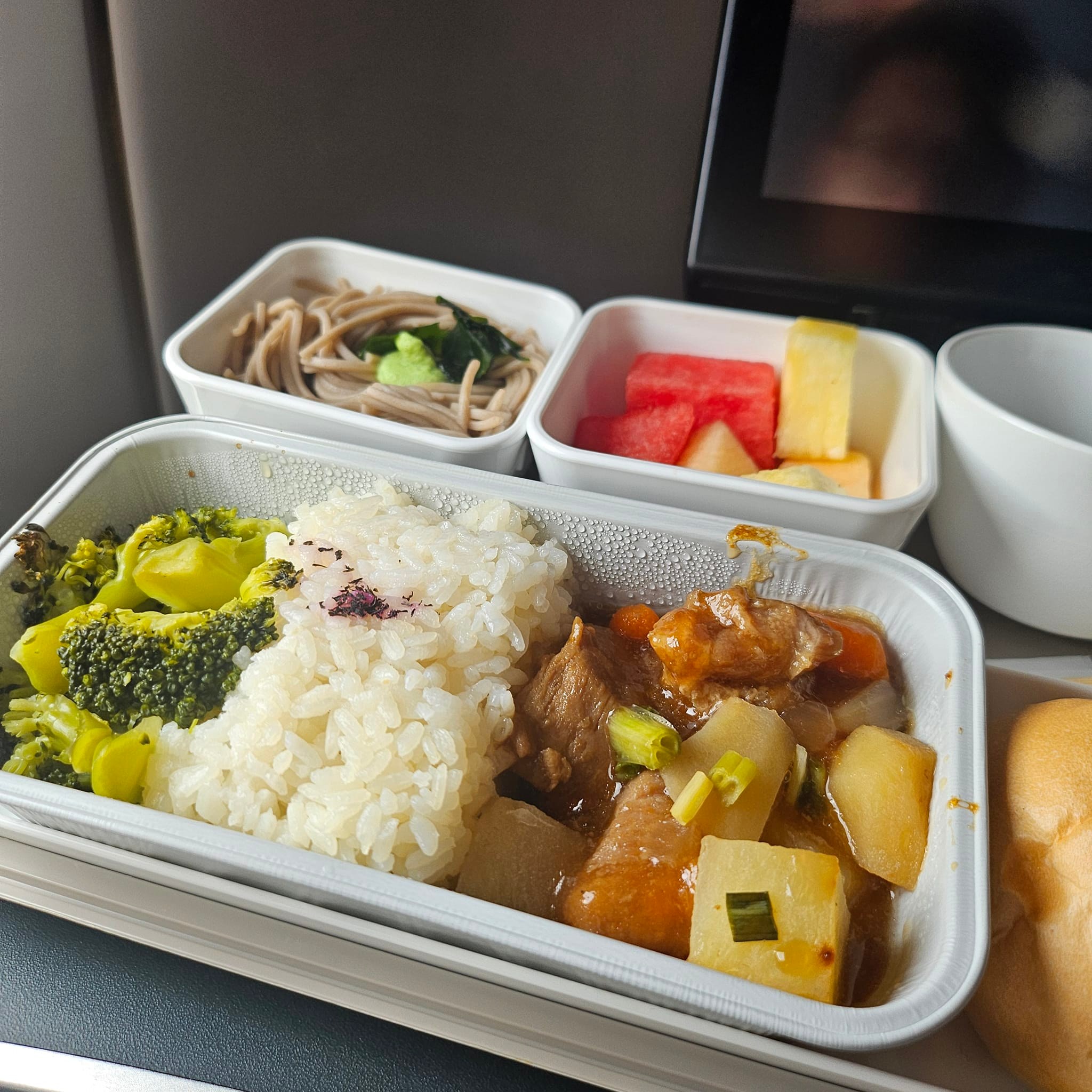 Cathay Pacific CX 536 economy lunch