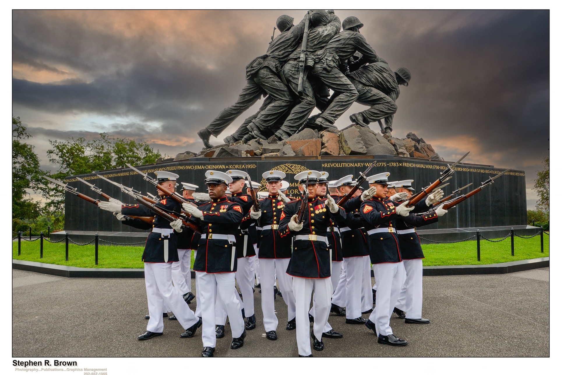 Honor Flight Chicago - This absolutely stunning photo of the Marine ...