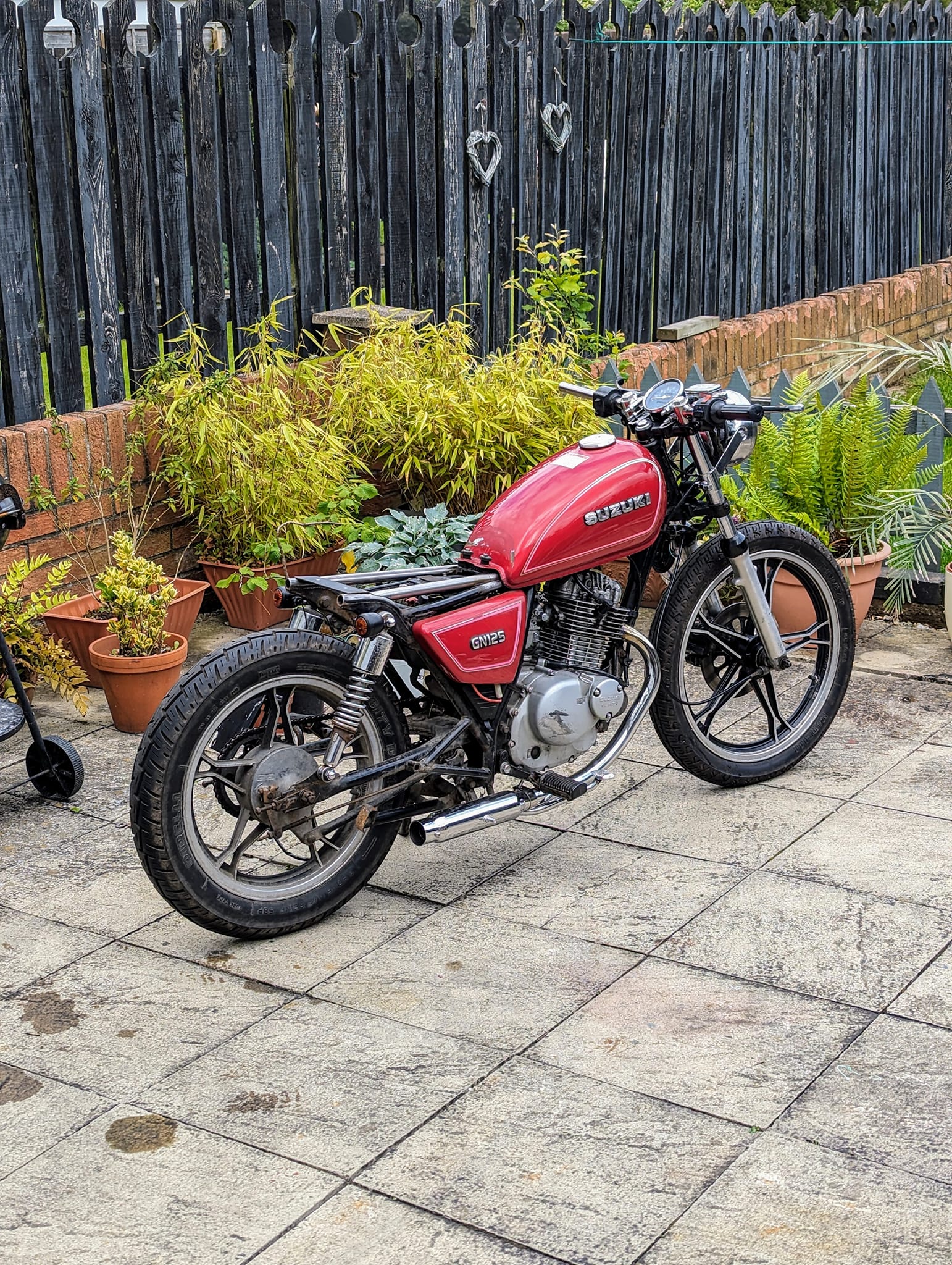 GN125-2F modified with spoke rim and metal headlight