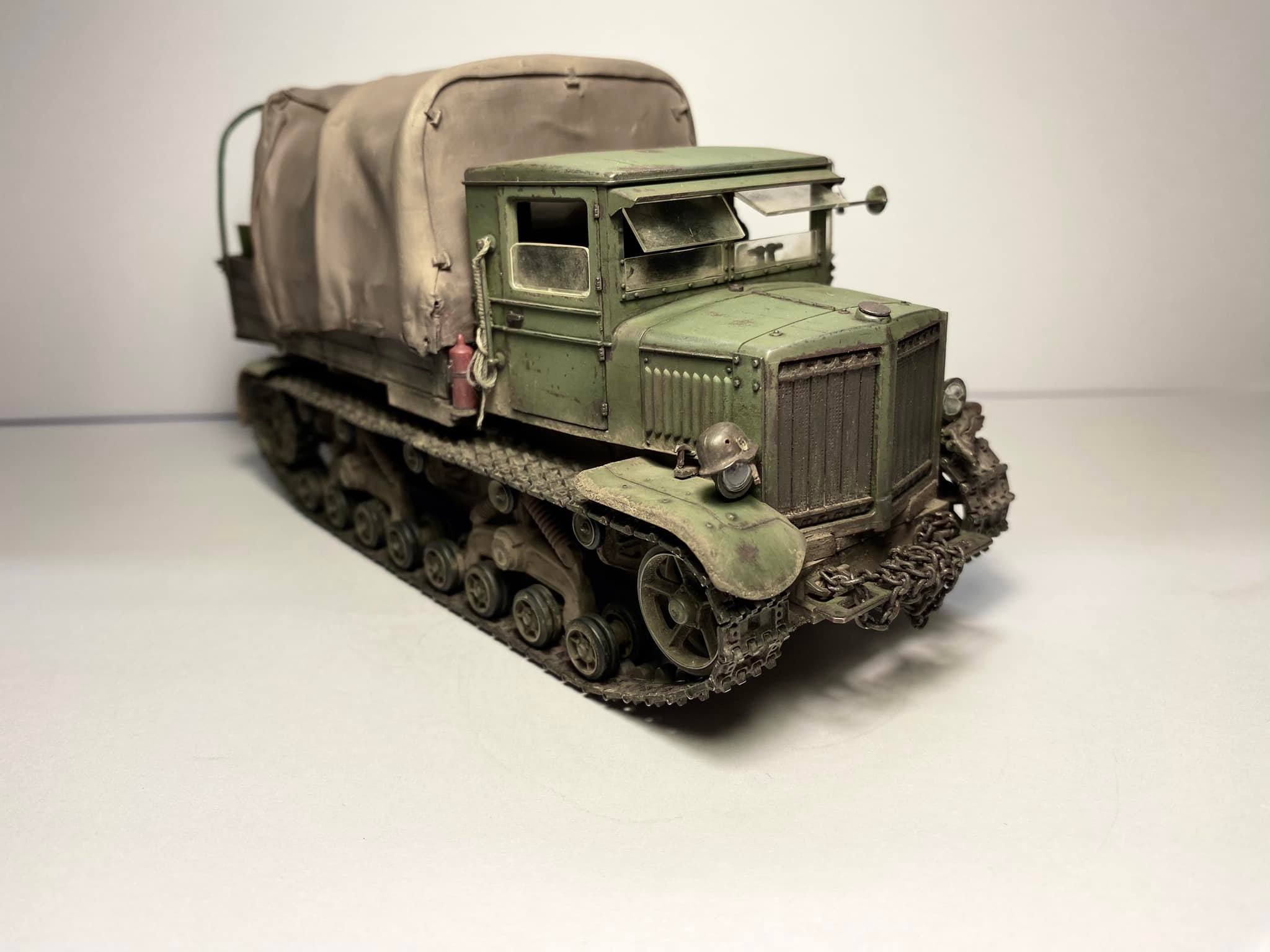 Trumpeter 01573 RUSSIAN VOROSHILOVETS TRACTOR 1:35 Kit di modellismo