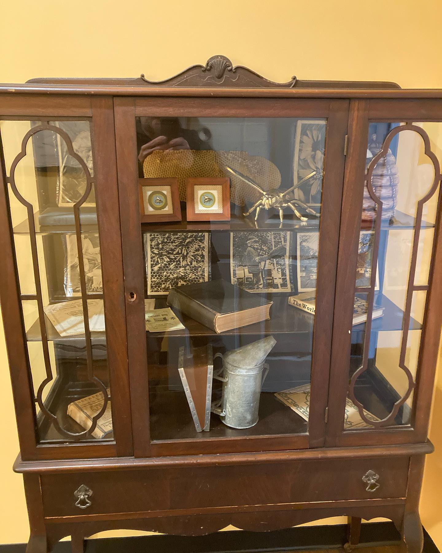 Vintage kitchen organization with Sue Bee Honey display