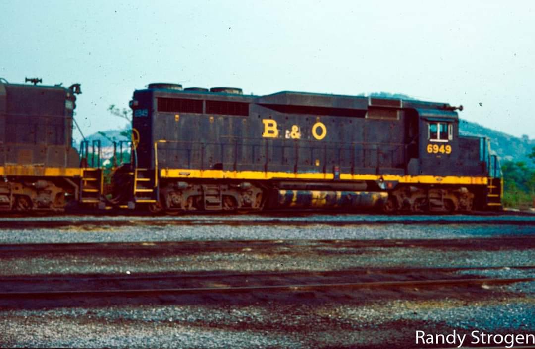 mine　B＆Ｏ B&O 6949 at the West Fork Shops in 1982 in Clarksburg, WV