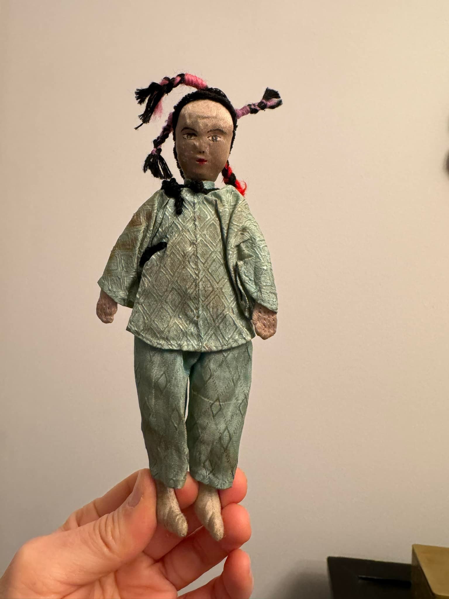 What is the history and origin of this vintage, hand-painted china 