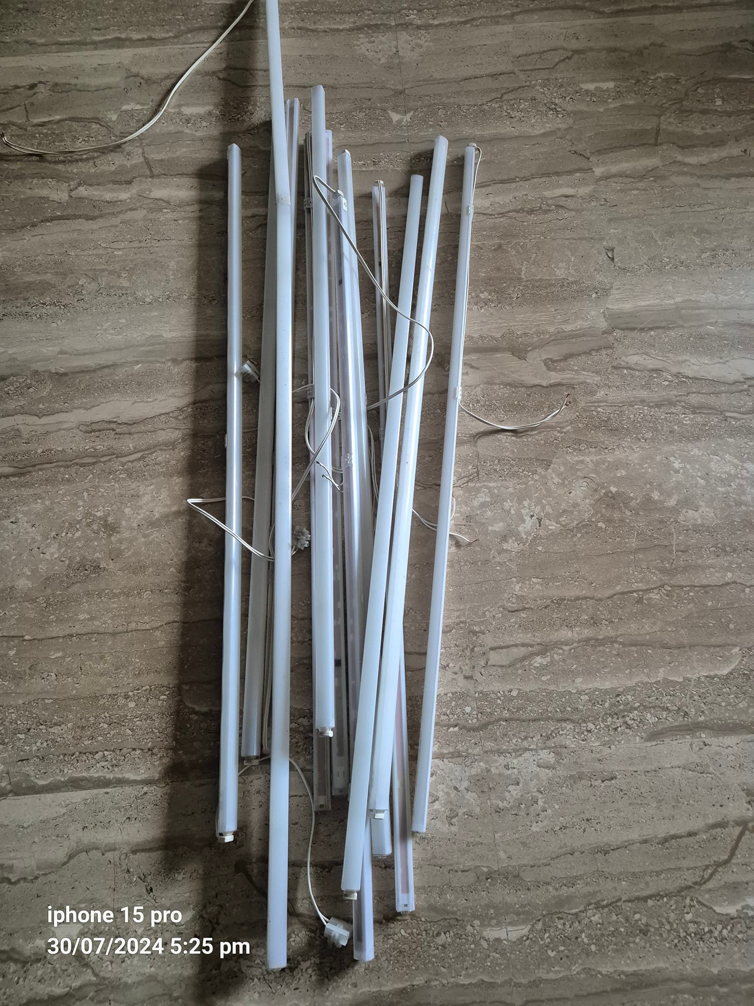 Crompton Lamps 3ft LED T8 Tube - 12W (30W Equivalent), 6500K Daylight, 1500lm, Includes Starter, Replacement For Fluorescent Tubes