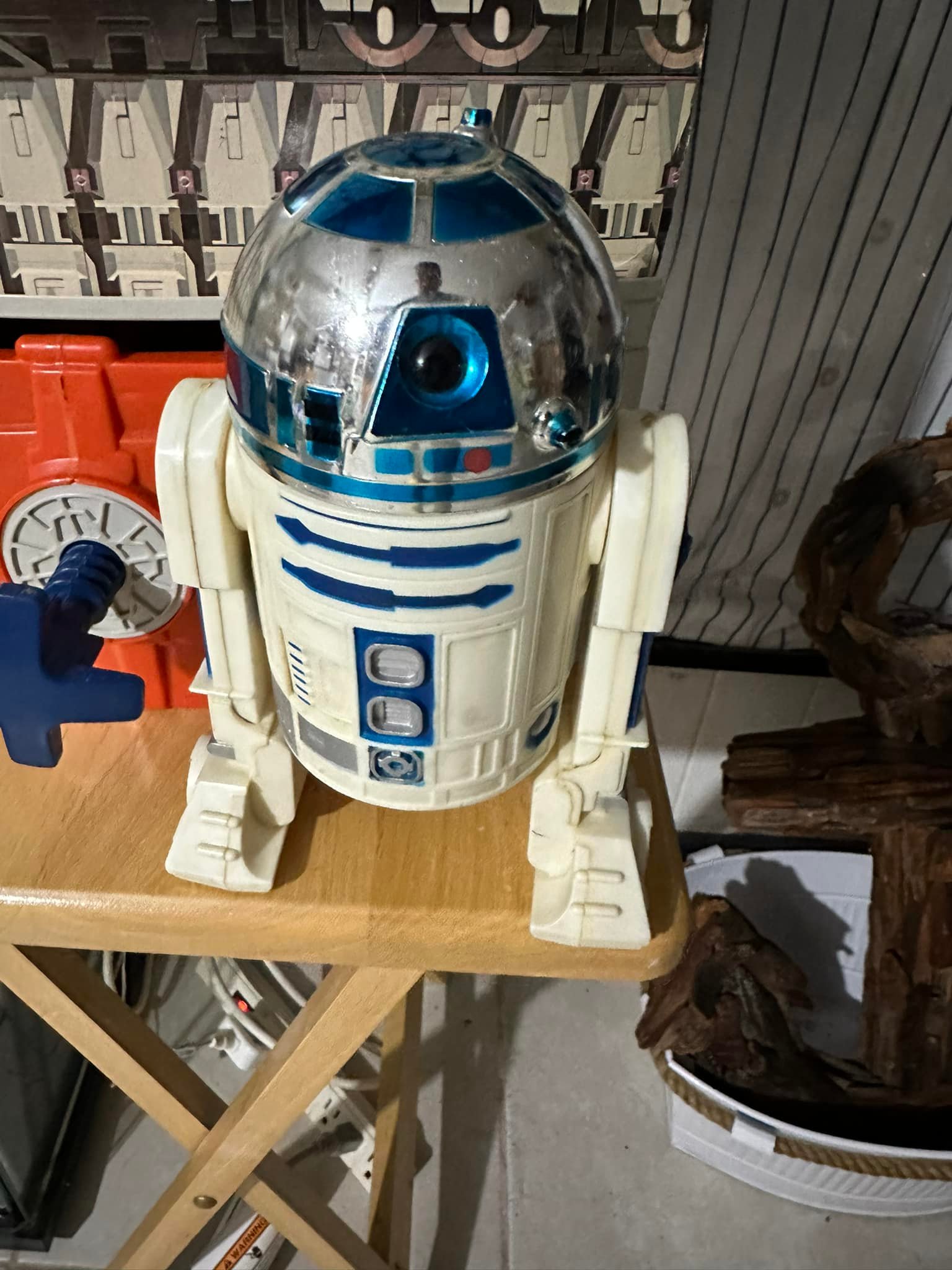 What is the value of a 1978 Japanese R2D2 figure?