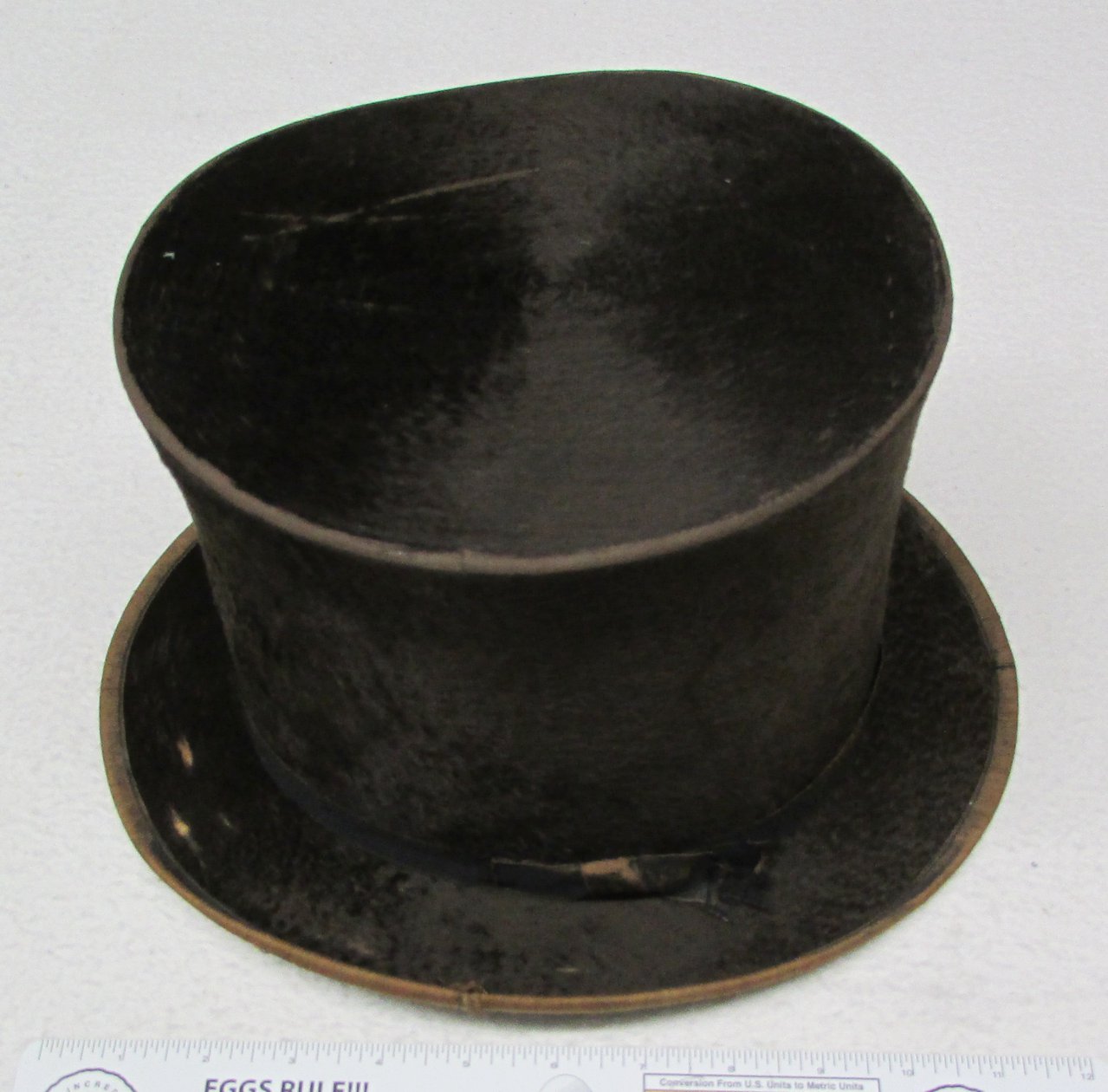 A living tradition. Filson's original Tin Cloth Packer Hat.