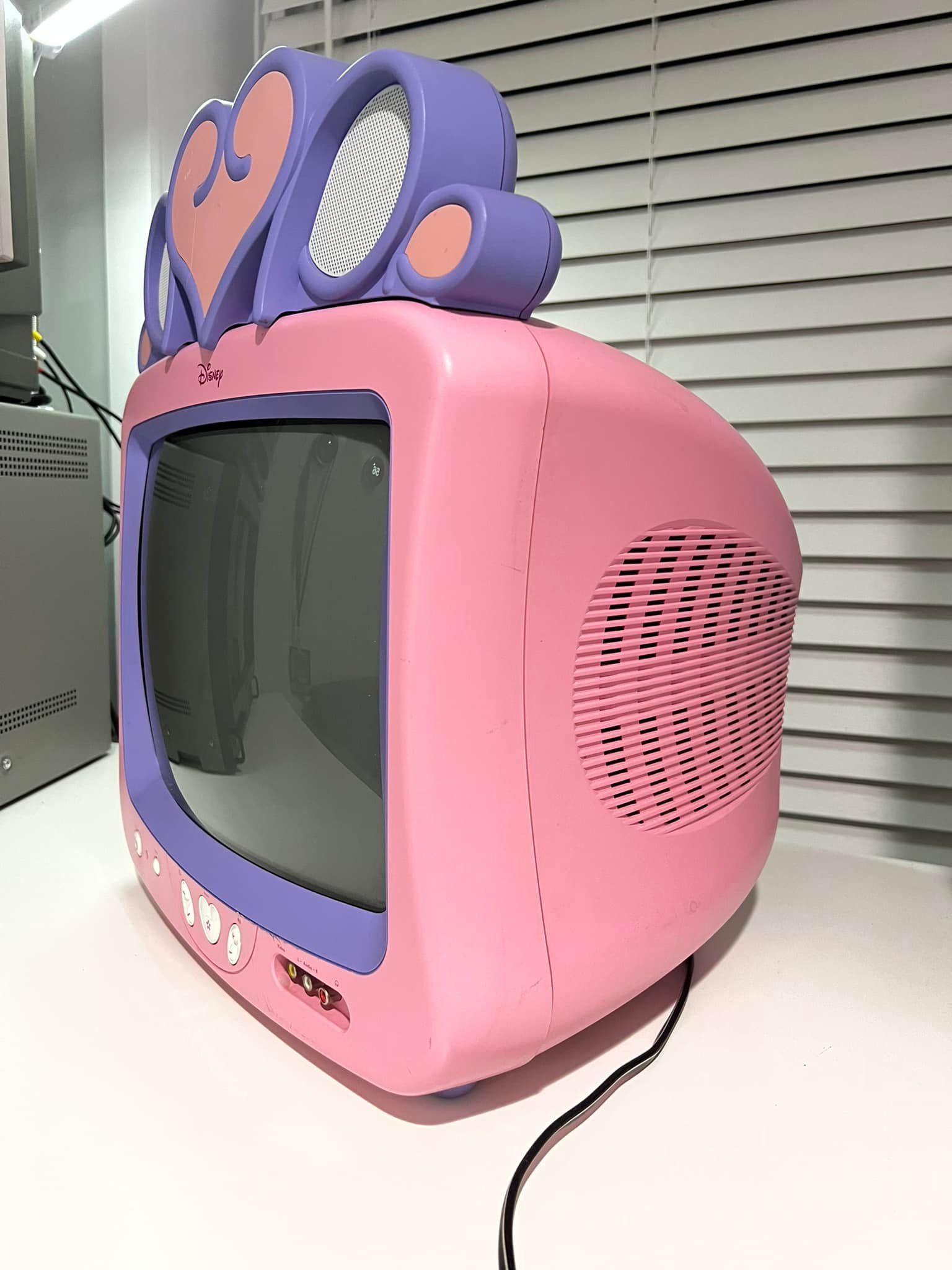 Disney Electronics 14型テレビ 本体 2004年製 13” Disney Princess CRT - $80 obo Model DT1350P. TV is in overall