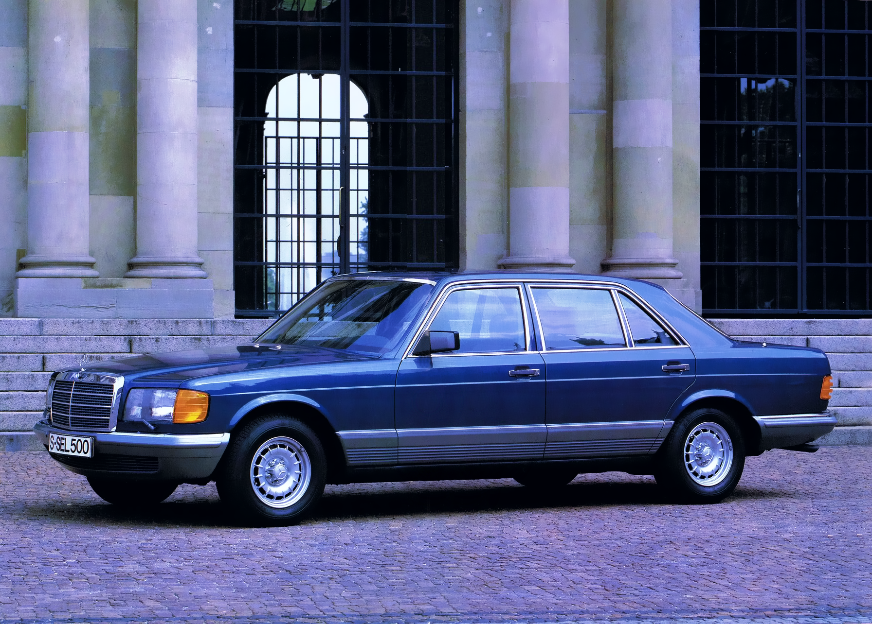 1985 Mercedes-Benz W126 500 SEL brochure from Japan