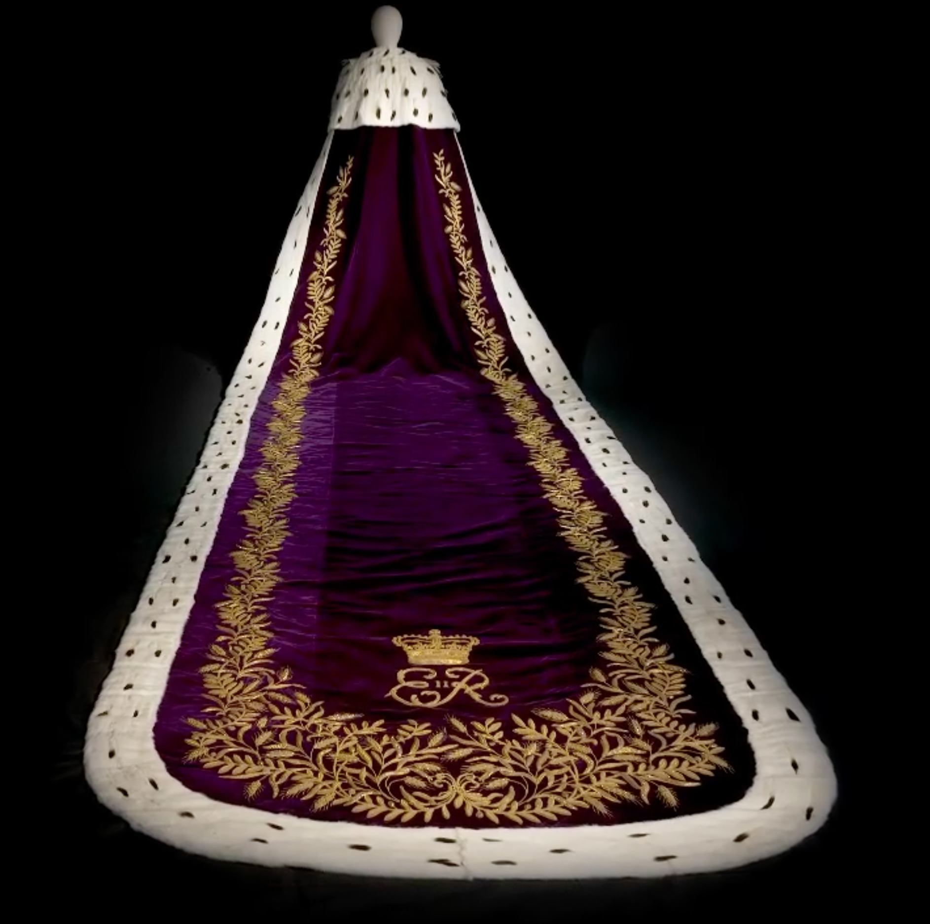 Boylerpf Antique Vintage Jewelry - Now that's a robe! The Robe of ...