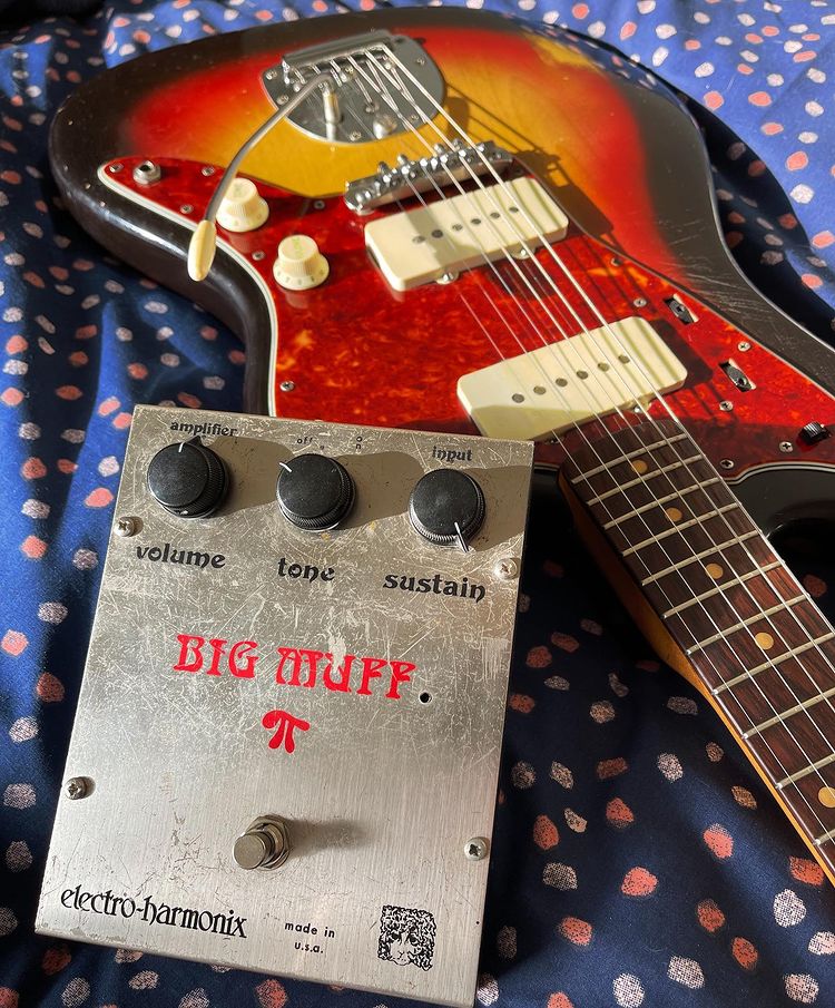 Big Muff Ram's Head DIY project. Big Muff pedals have a very