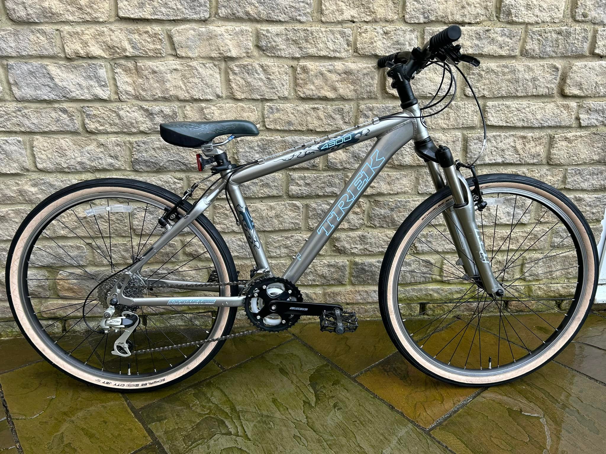 Trek 26” wheel unisex teen/small adult mountain bike Fully cleaned