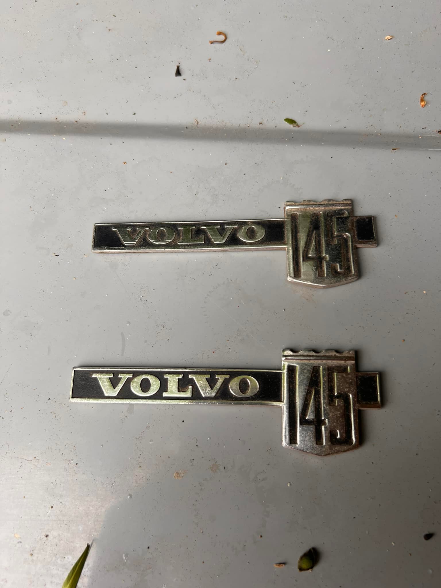 Volvo 960 badge placement guide with diagrams