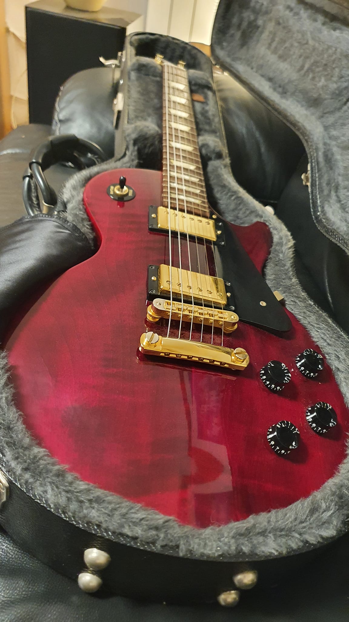 Red wine Les Paul Studio 2005 guitar
