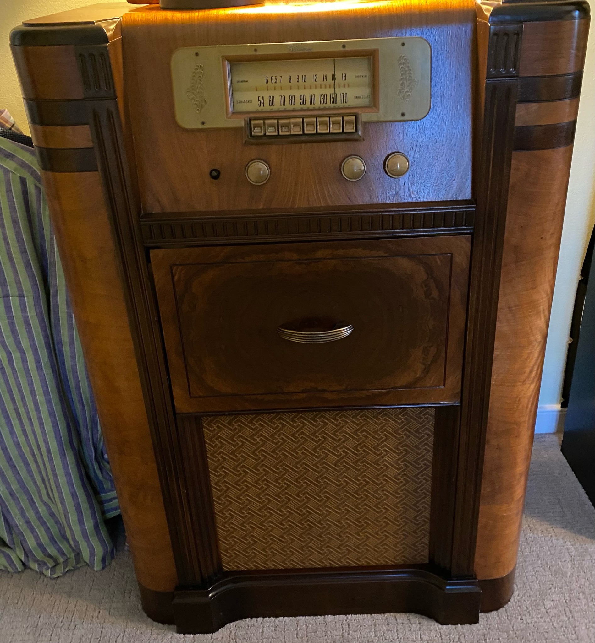 Where to find a replacement volume knob for a Silvertone Radio 