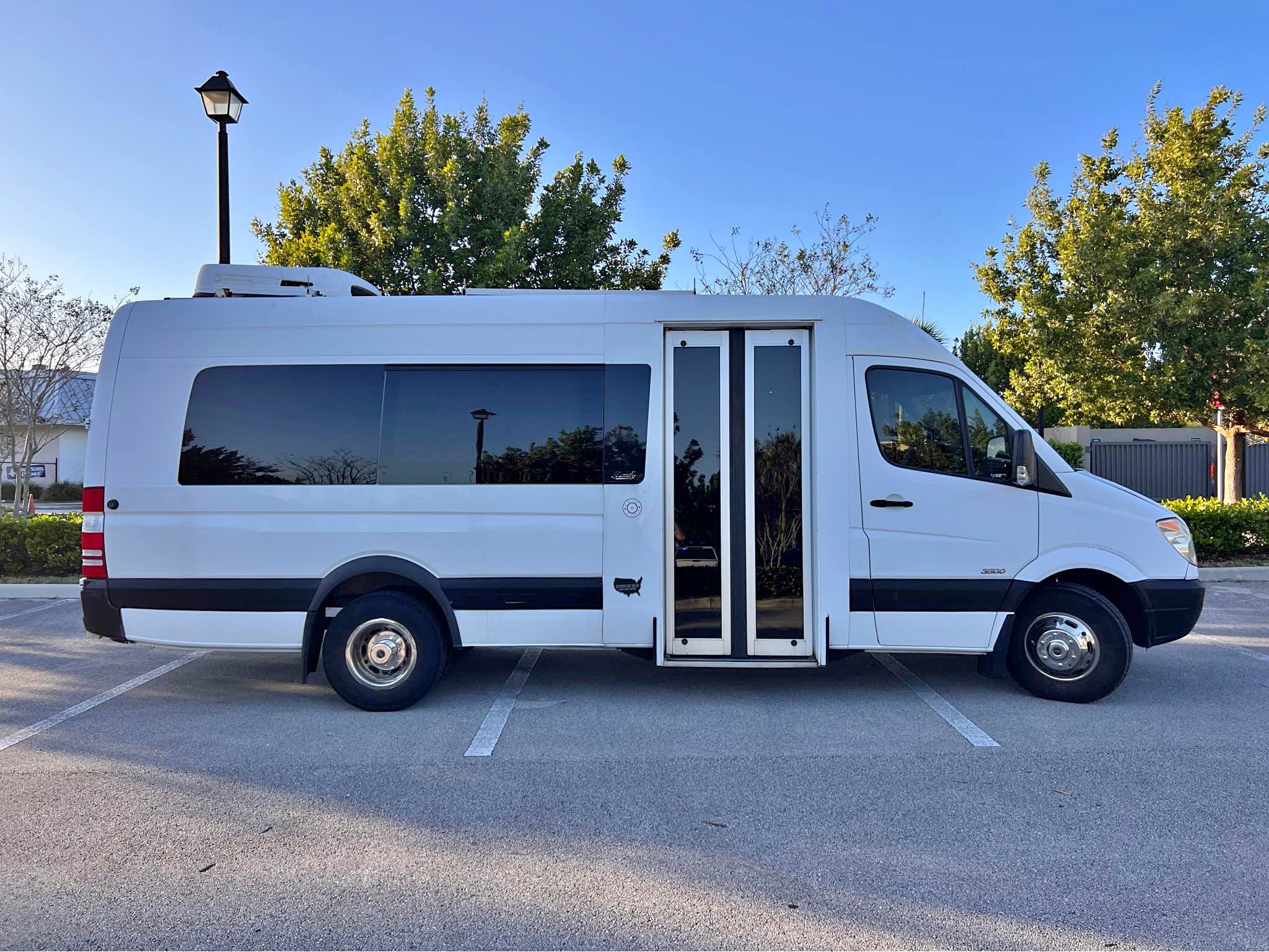 2009 Mercedes-Benz sprinter 3500 travel van