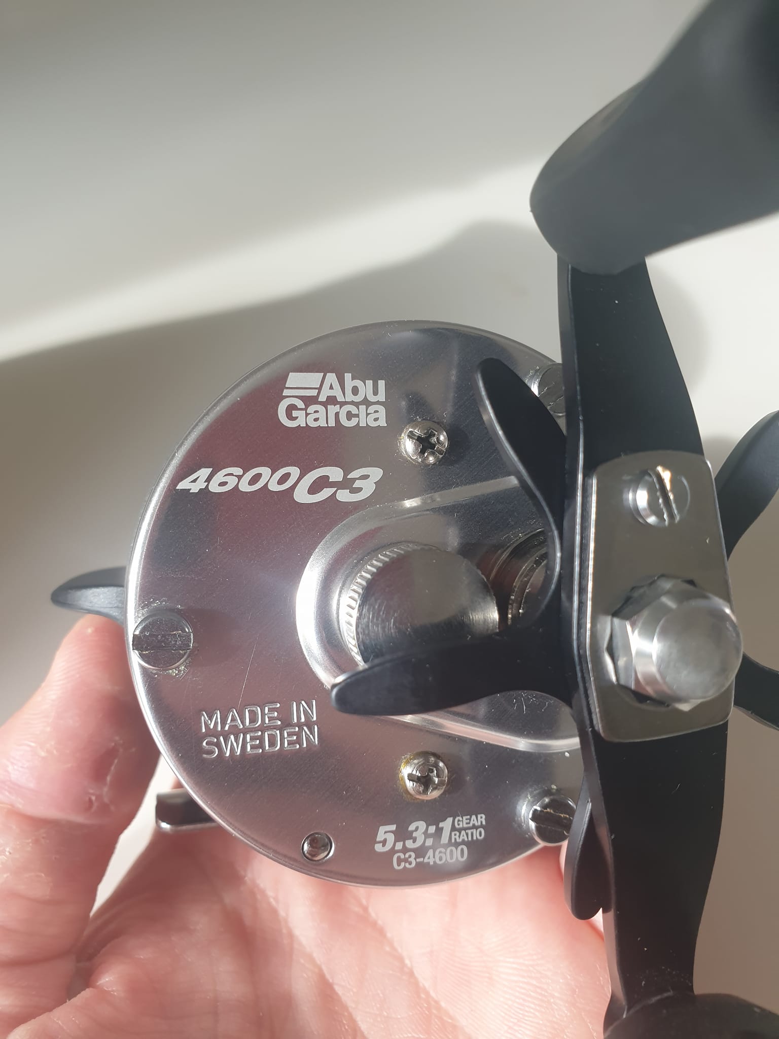 abu garcia ambassadeur 4600c3 fishing reel C3 Round The 6 pin centrifugal brake delivers controlled casting while the extended bent handle with power knob gives anglers additional torque and power for hard pulling fish Abu Garcia AMBASSADEUR CLASSIC C3