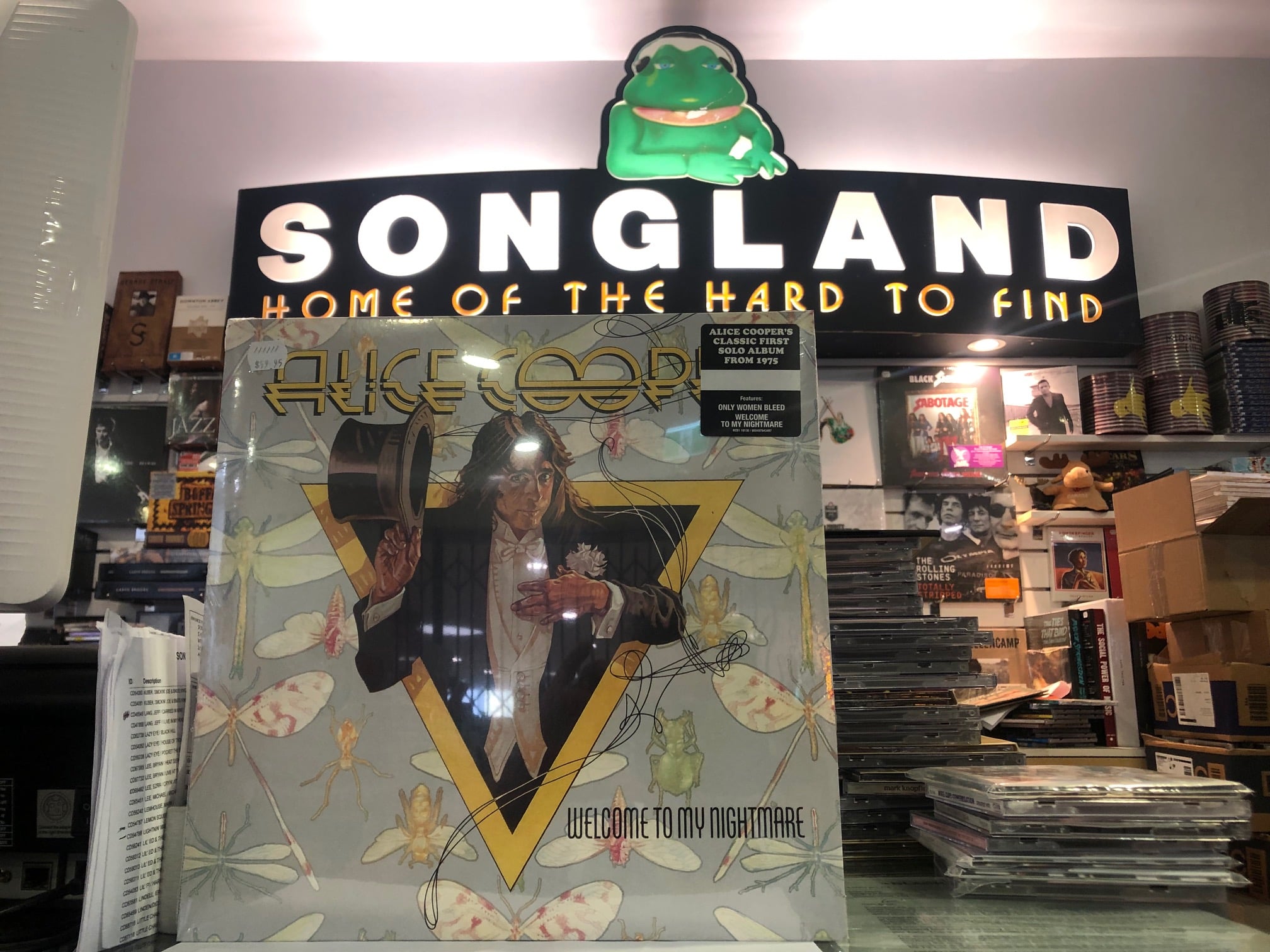 this crystal clear vinyl 😍😍😍😍😍 vinyl + CDs + merch are all up