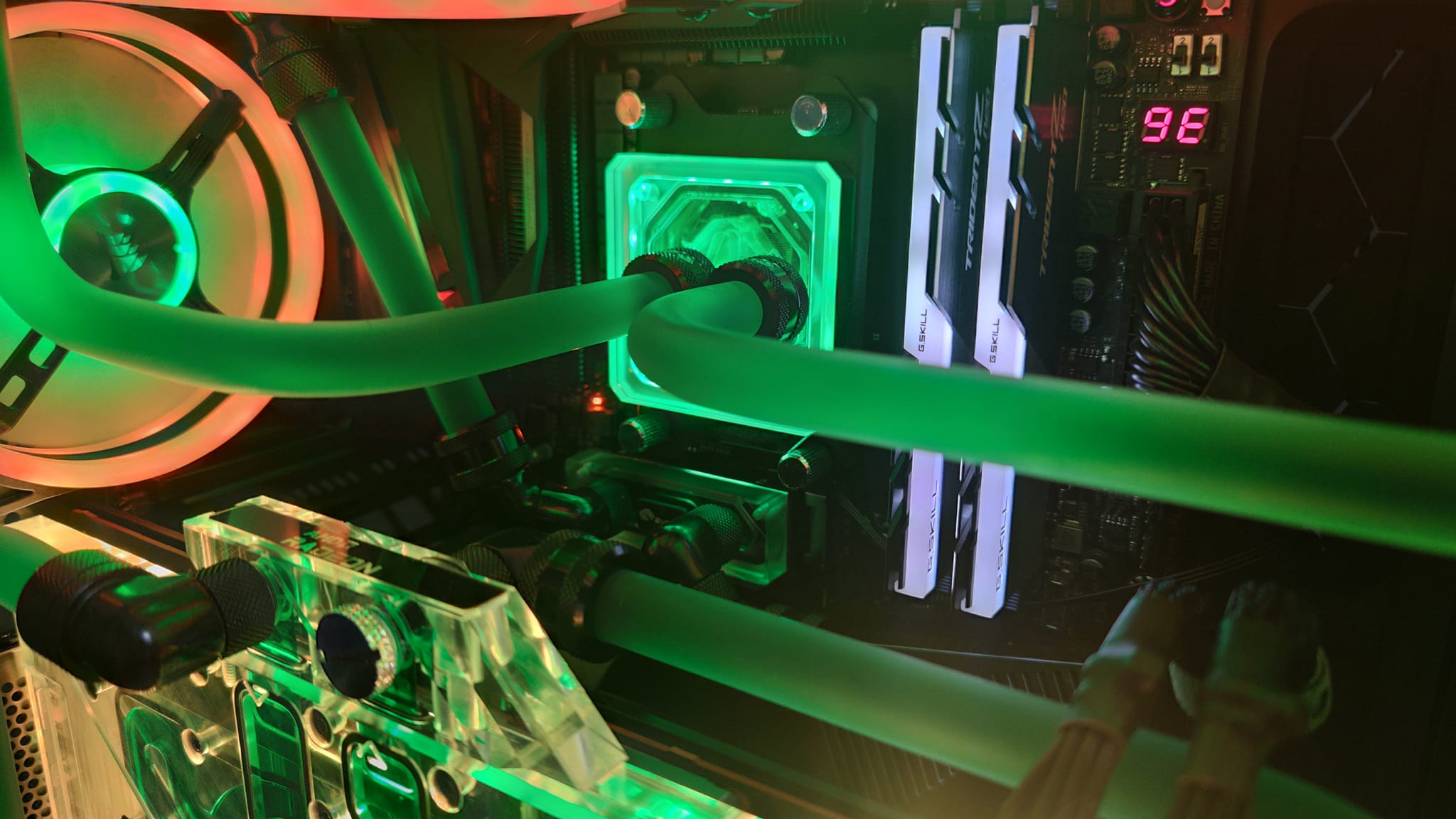 CORSAIR COMMANDER DUO iCUE LINK Controller per illuminazione RGB e ventole PWM ARGB – Controlla 12 ventole PWM collegate a cascata, due sensori di temperatura flessibili inclusi – Nero