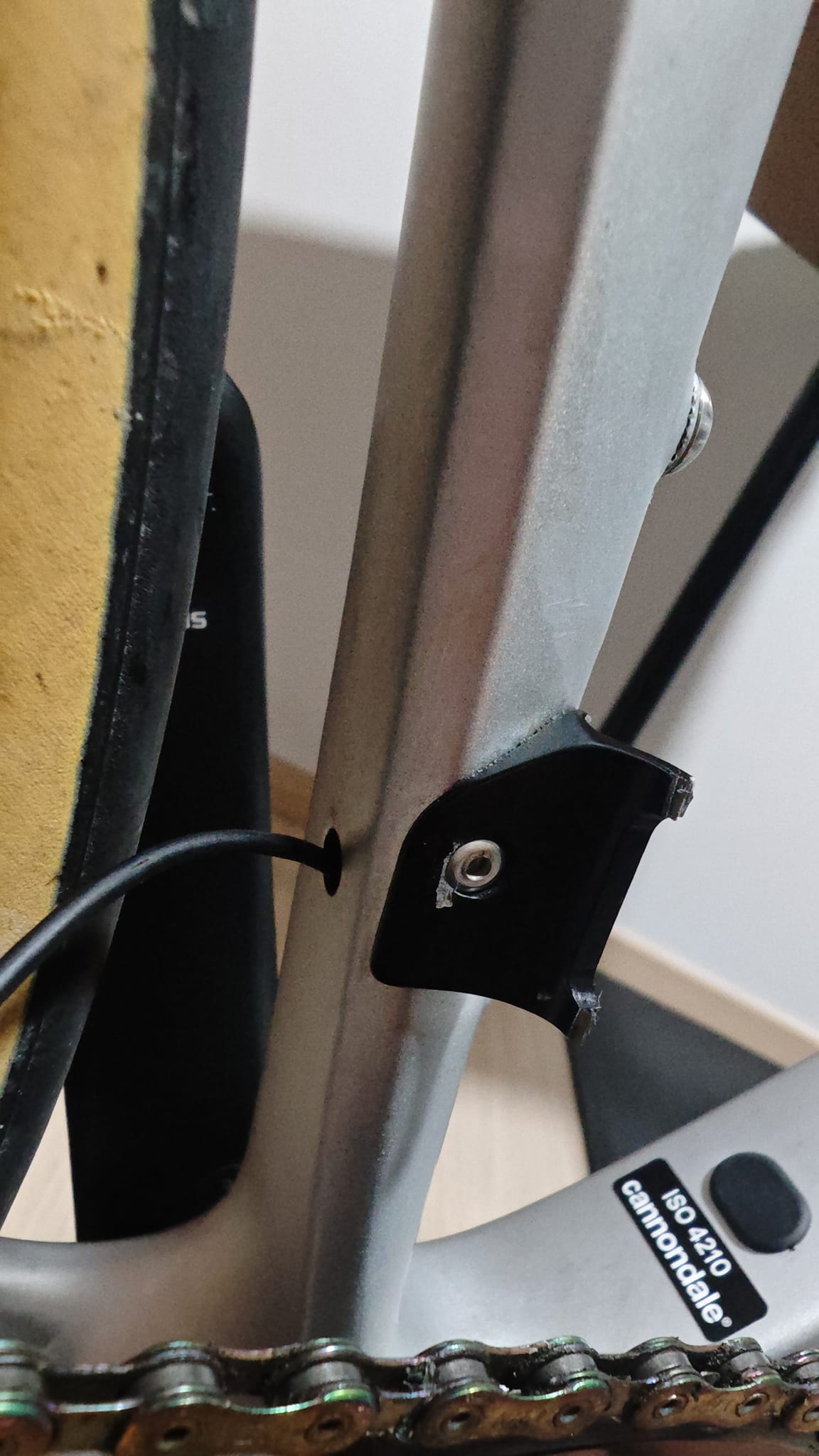 What to do when the front hanger of a Cannondale bike breaks off?