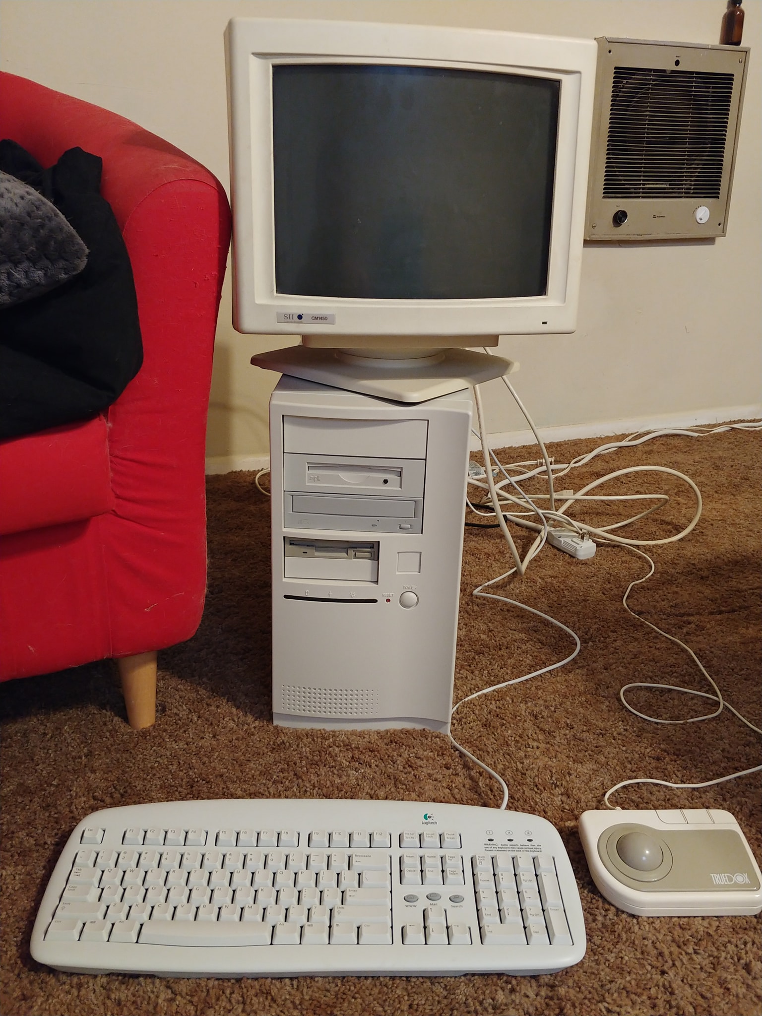 Vintage tech haul: Windows 98 PC, Bentley TV, and Brother WP-75