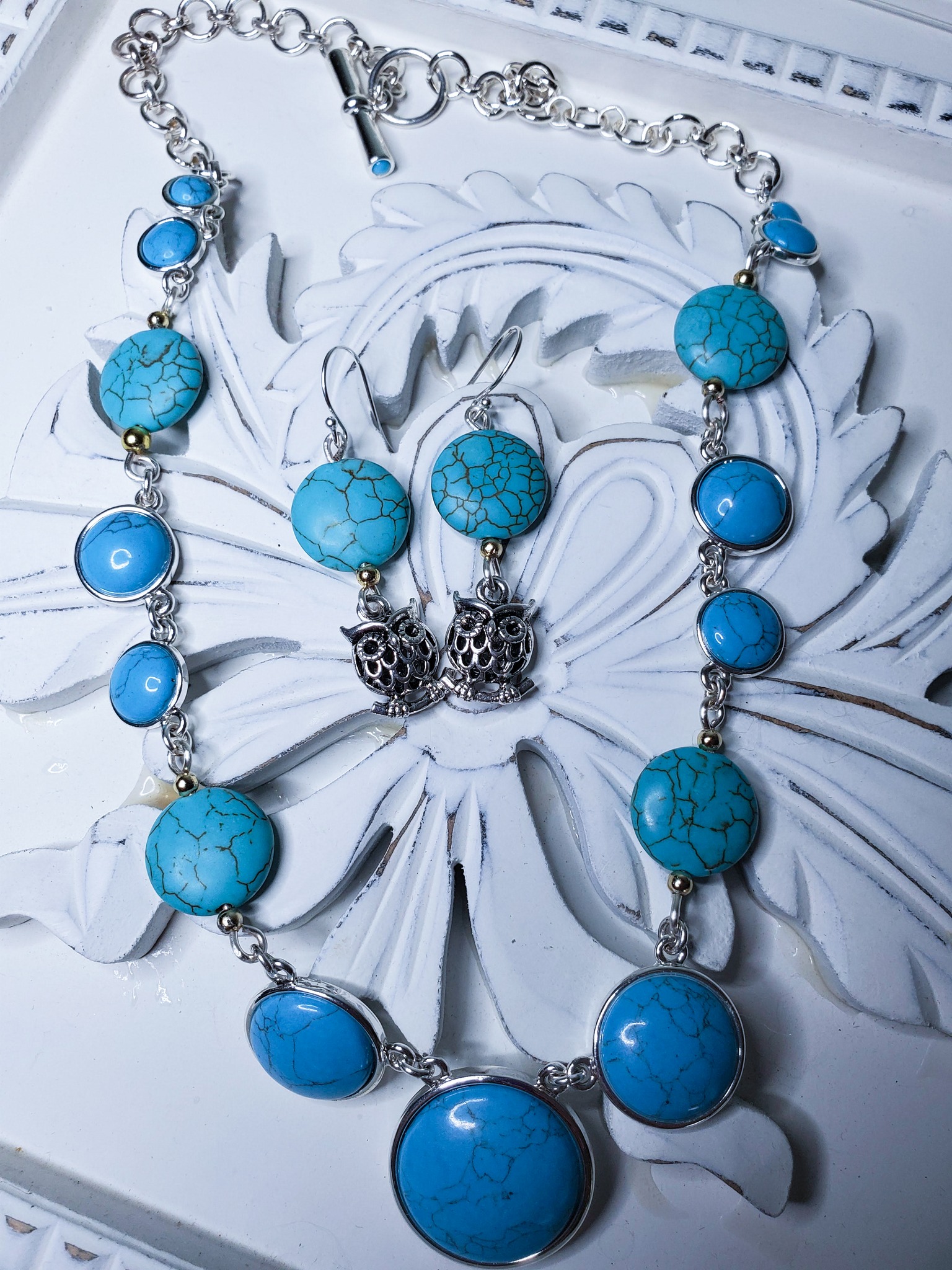 Vintage-inspired necklace and bracelet set