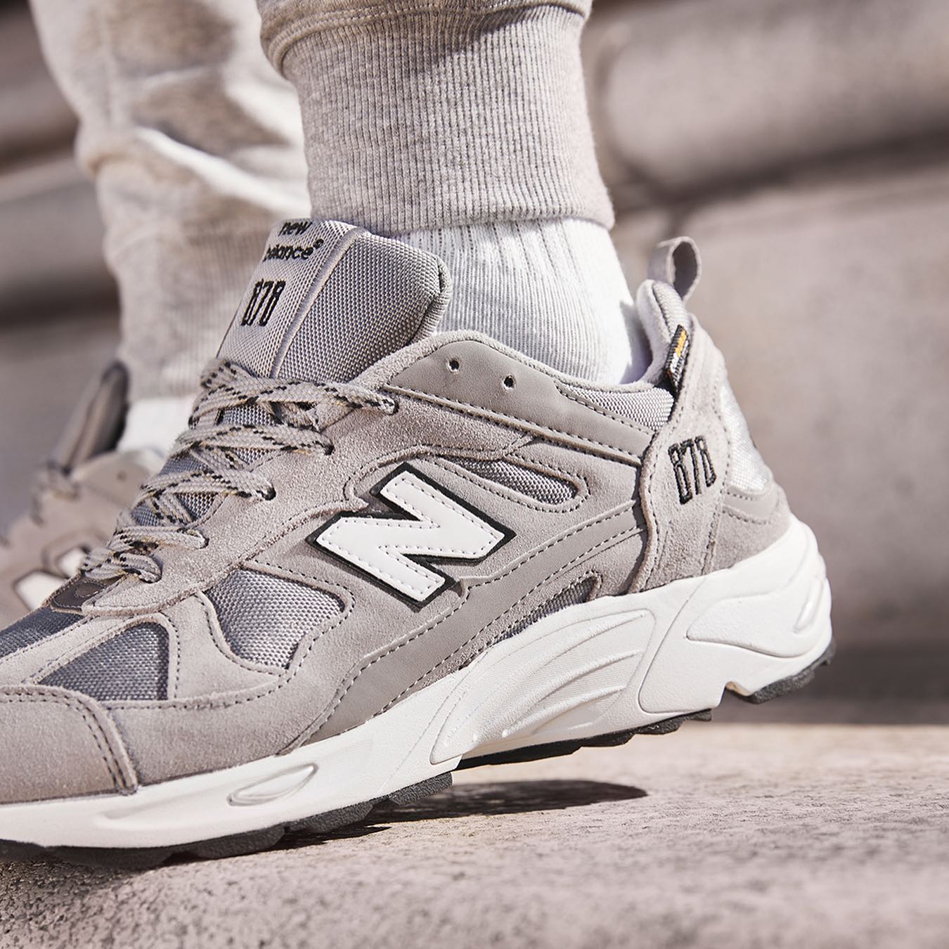 Keepin' it low key in a monochrome 'fit 👊 Cop the @newbalance