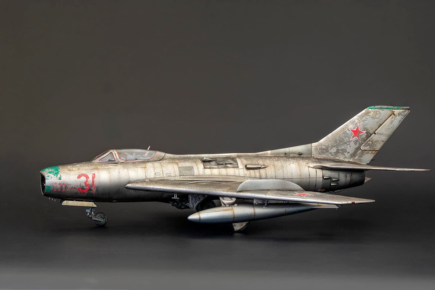 エデュアルド　1/48　MIG-19 (MIG-19PM/MIG-19S) Hi guys, A new picture of my Eduard, 1/48, Mig19PM. Actually, this