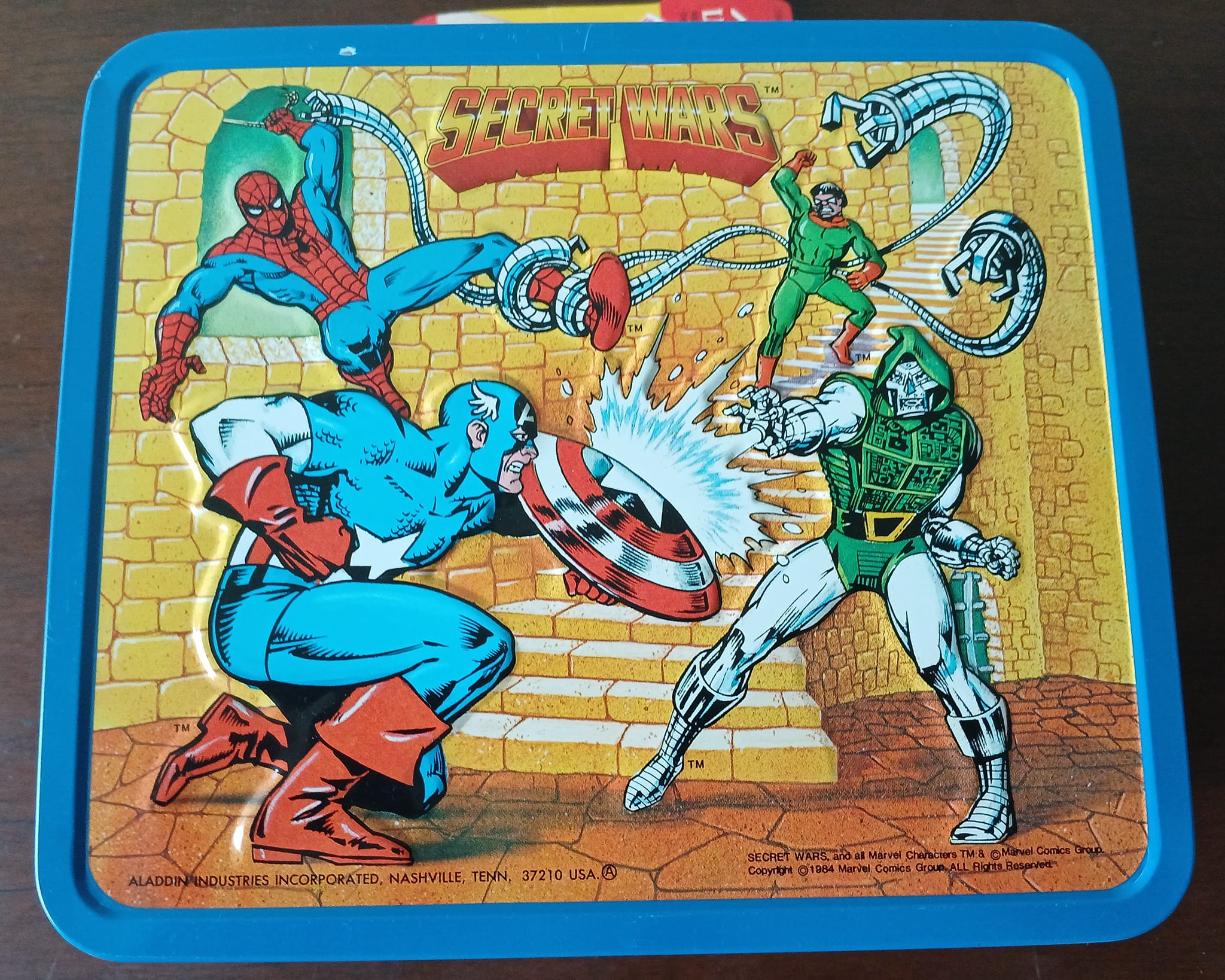 Vintage 70s Marvel lunchbox features Batman swipe