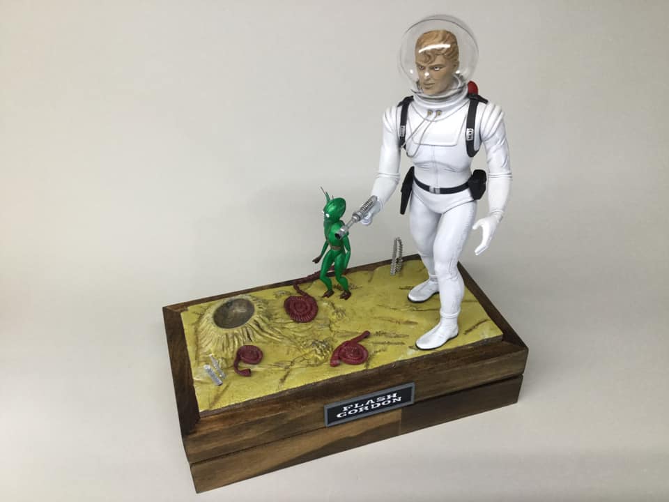 Atlantis Toy and Hobby - Flash Gordon Kit de modelo a escala 1/8 (red