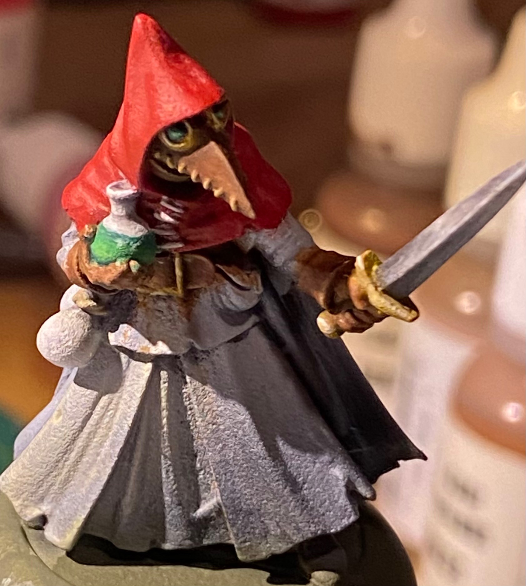 Just a week ago my orders for Bones V arrived in Peru, and this is the first miniature I've finished with. Sister Hazel, Plague Doctor 07017 | Bruno Sierra Calsino
