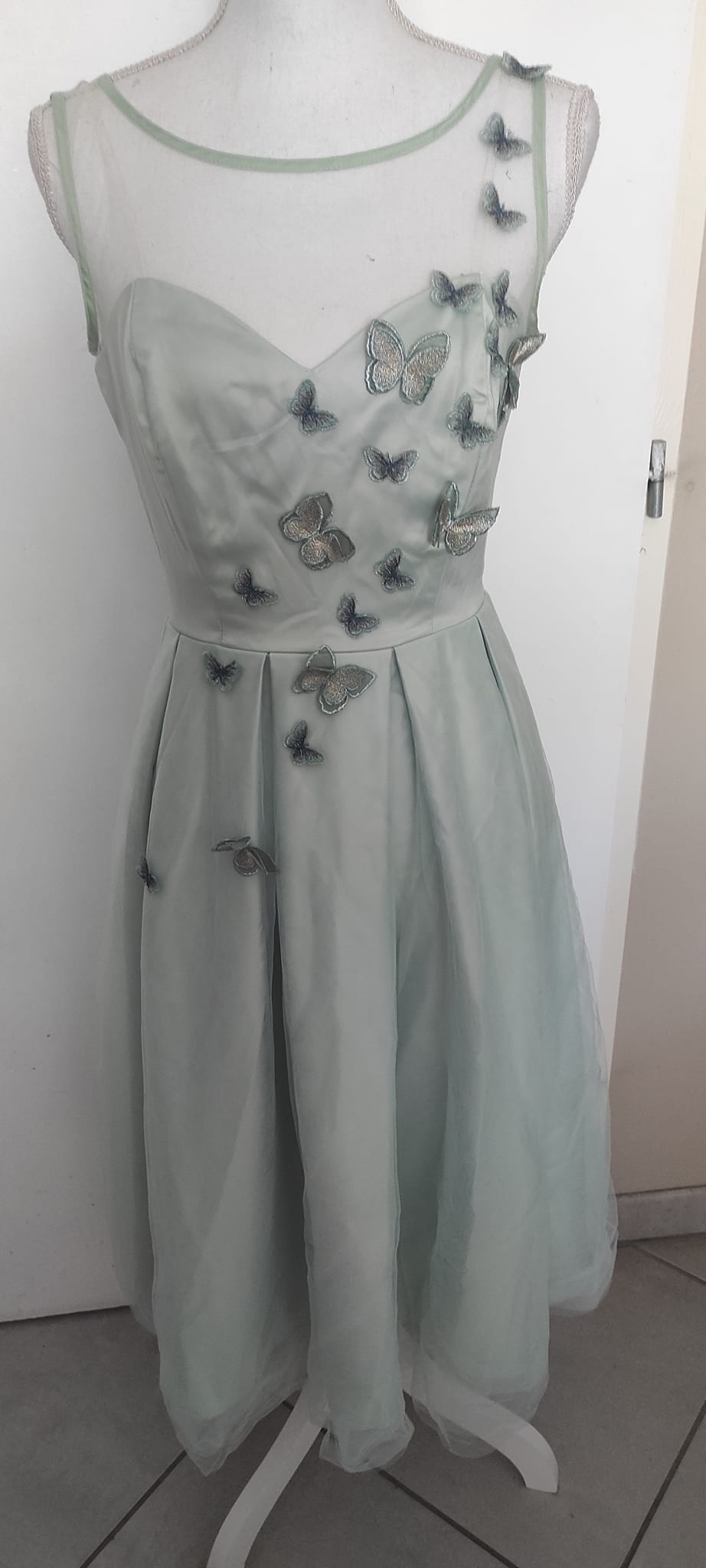 Robe Maxi BEBE Neuve Avec étiquettes Taille M - Double Fente, Longueur Longue, Parfaite Pour Soirée Ou événement