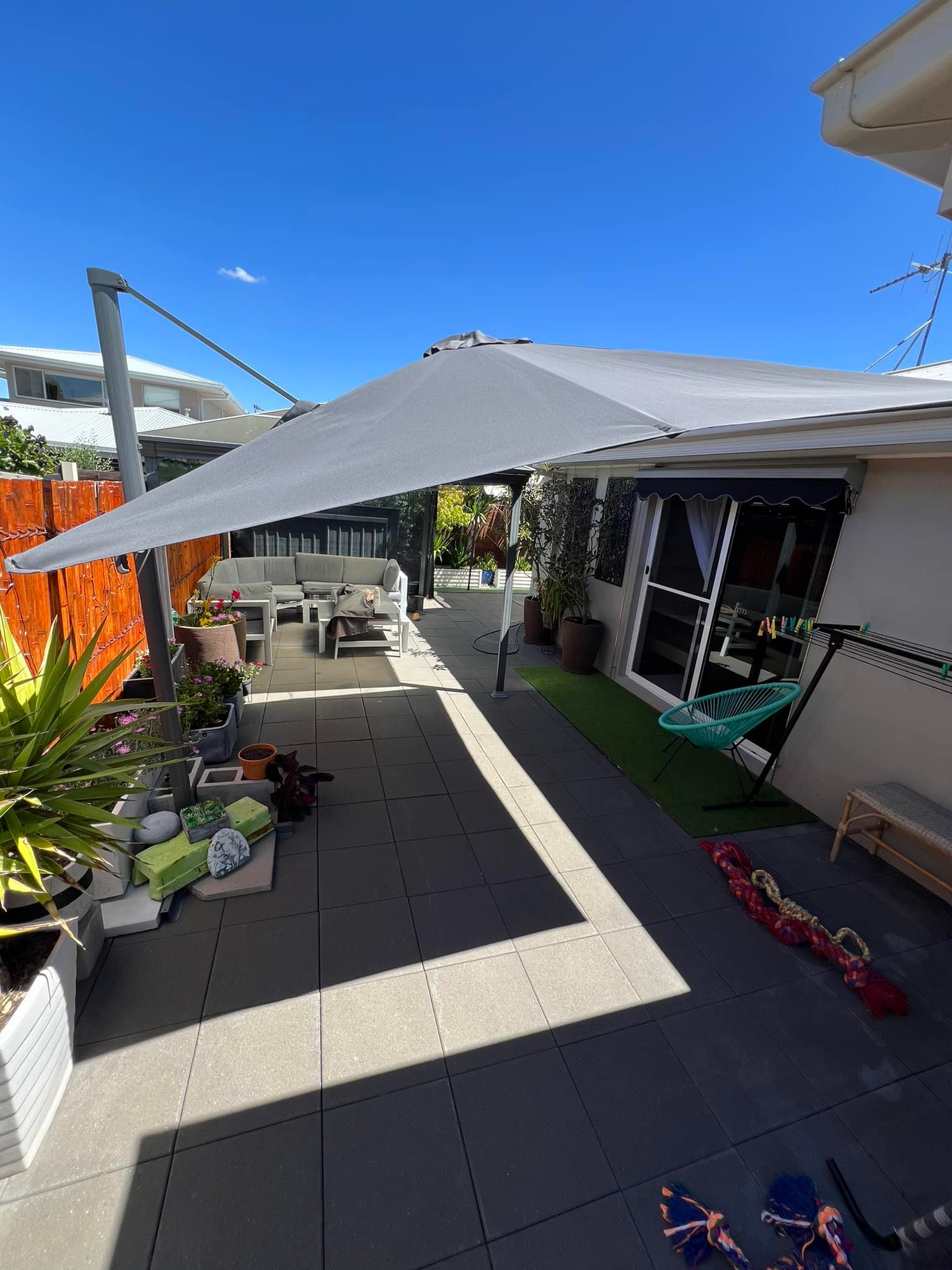 east end patio cantilever umbrella OAK Umbrella, 10 ft Outdoor Offset with 8 Ribs, 40 LED Solar Lights and Crank, Aluminum Pole and UPF 50+ Fade Resistant for Garden, Deck and Poolside, Tan : Patio, Lawn & Garden Ideal for placing next to your favorite poolside chair or outdoor furniture JEAREY 11-ft Aluminum Off-white Crank
