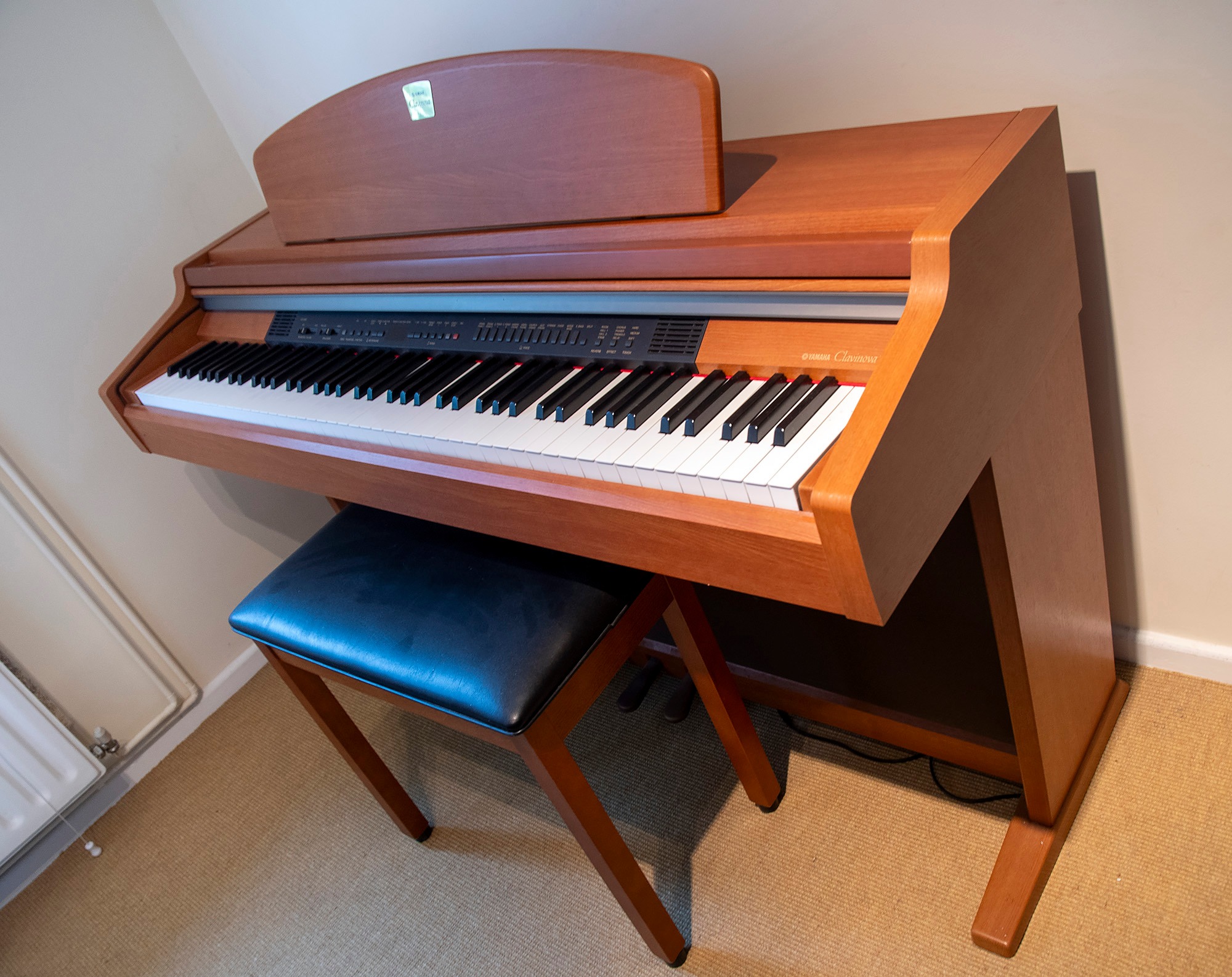 Beautiful Yamaha Clavinova CLP950 digital piano in Cherry finish 