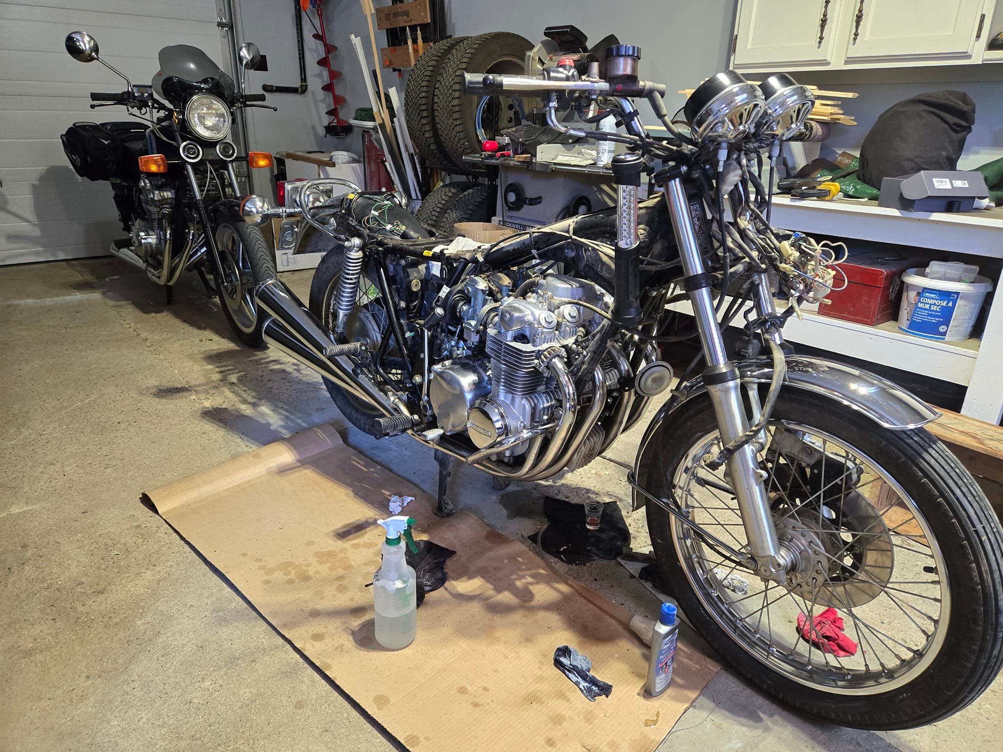 Honda CB400 Super Four with new project blaster screen