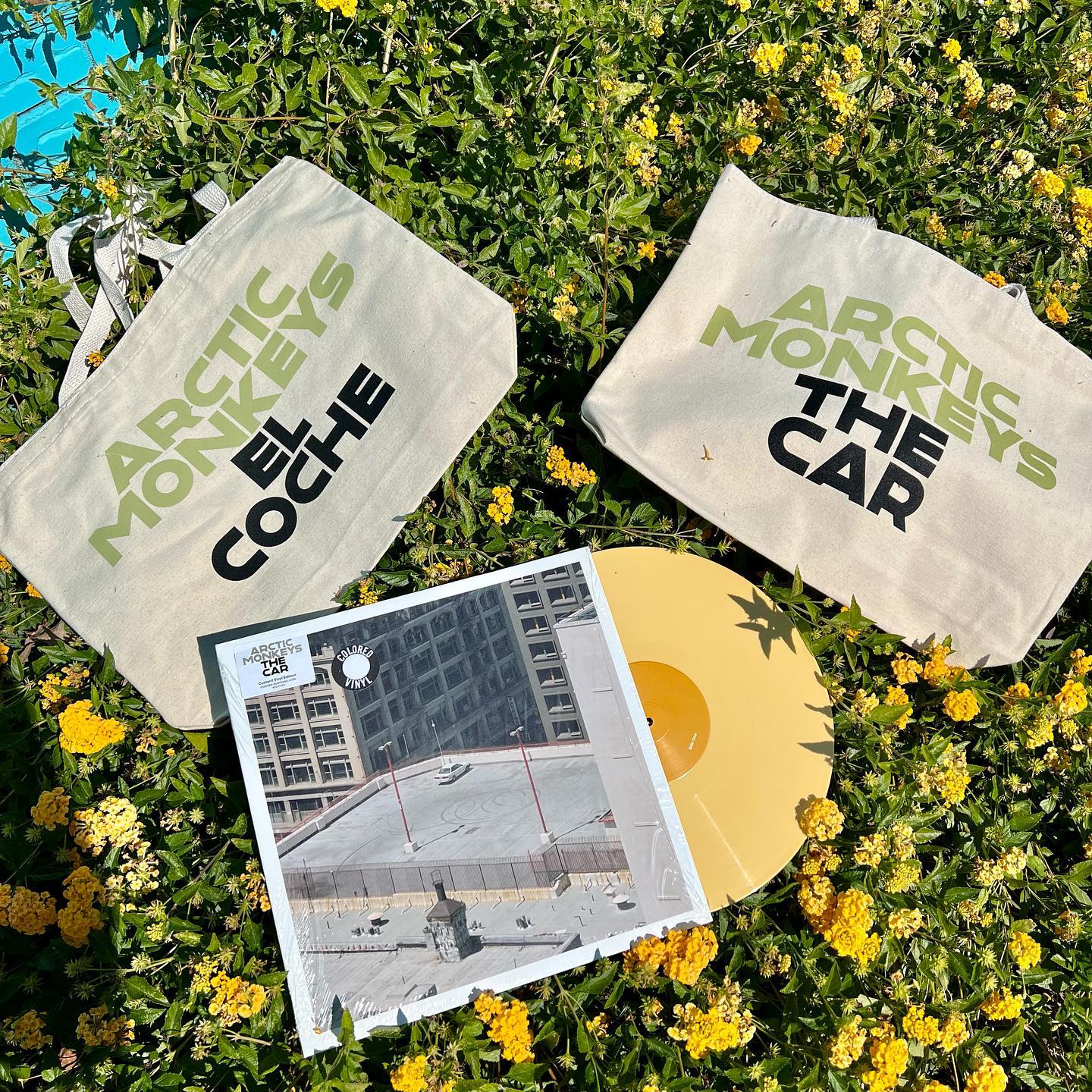 Lunchbox - ARCTIC MONKEYS - The Car is out tomorrow on limited 