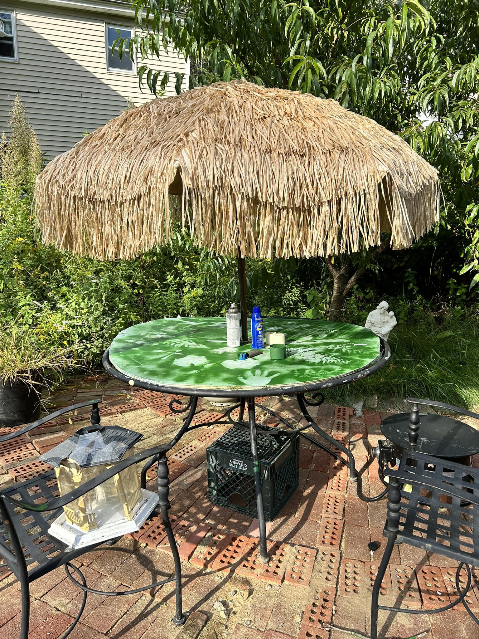 hack to decorate patio table umbrella hole Insert Flower Vase Can I make the umbrella