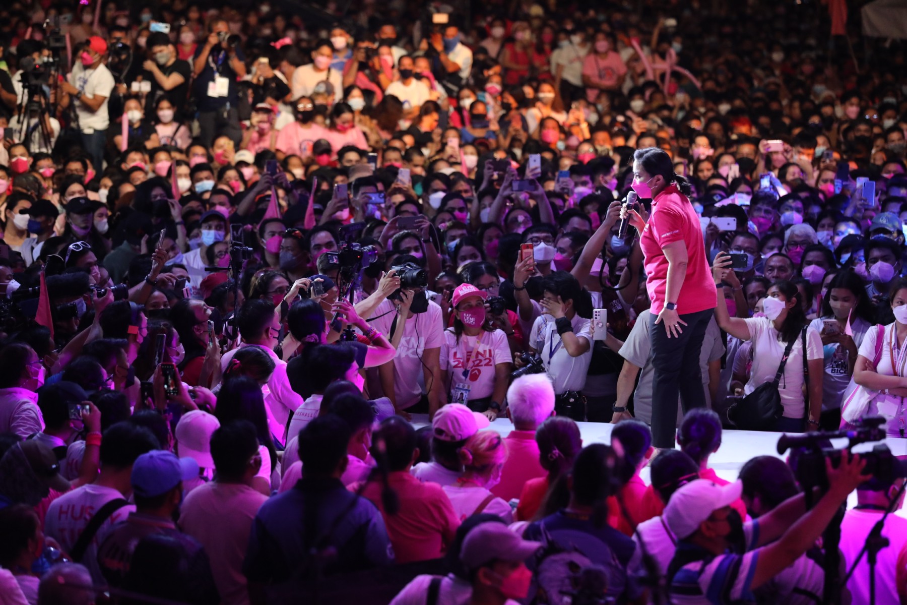 ABS-CBN News - Nagkulay-rosas ang Plaza Quezon sa Naga, Camarines Sur ...