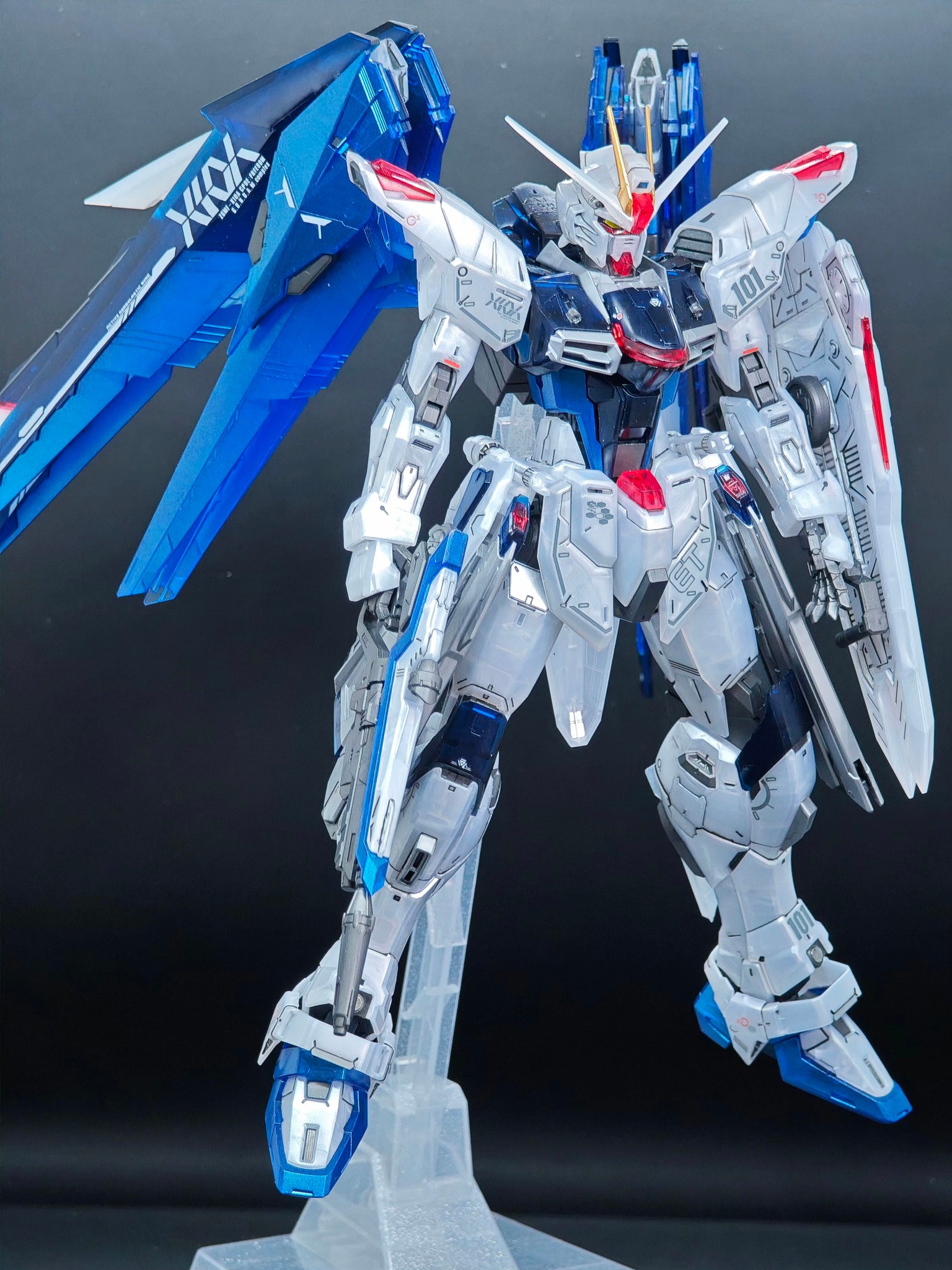 Just Build Model 做模型就對了！ | MG自由2.0彩透版，說是彩透但其實很多地方都是混了金屬粉粒的，水紋很突出，索性再噴一層 ...