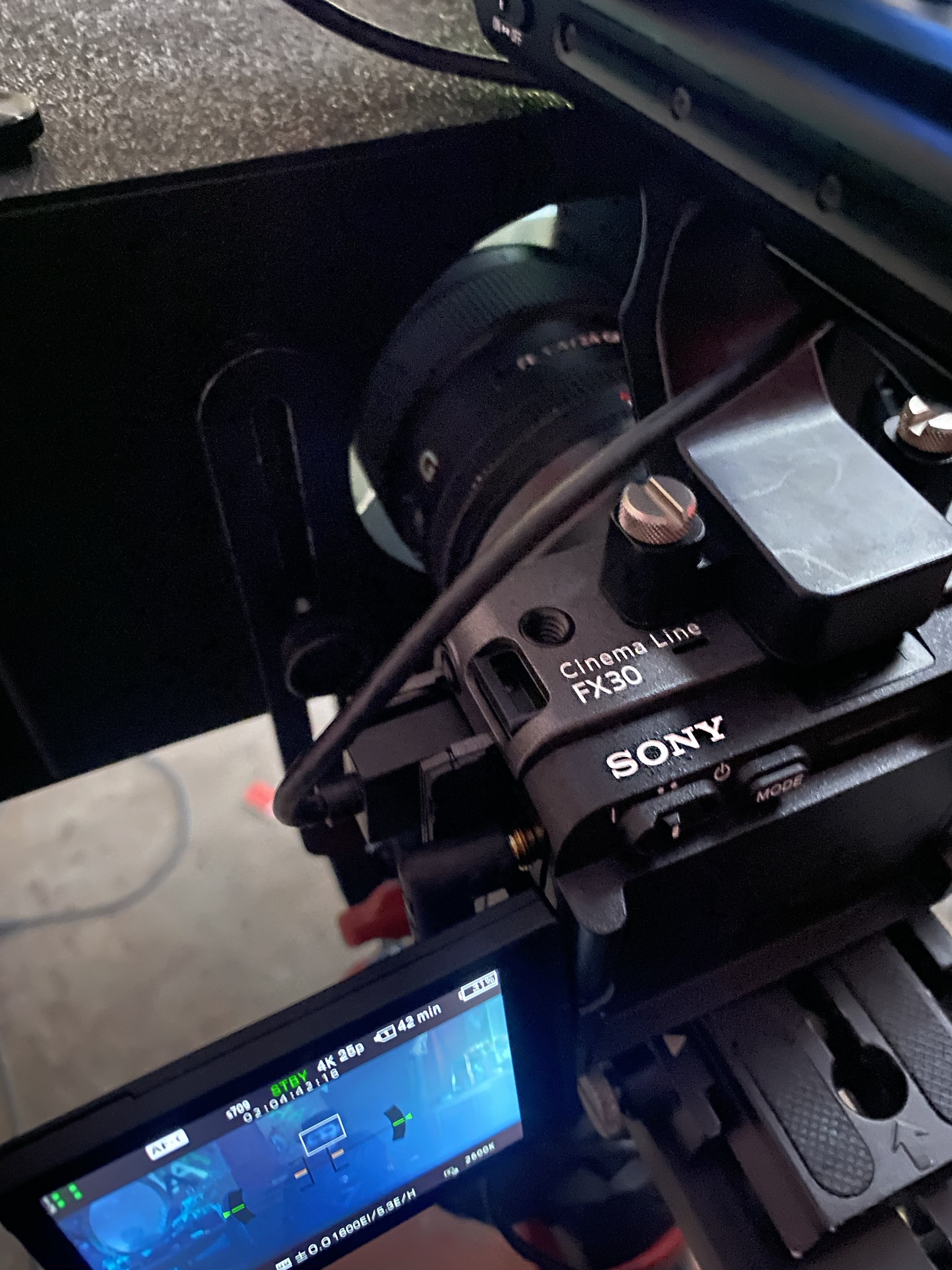 Testing Sony E PZ 18-105mm f/4 G OSS Lens on FX30 for Low-Light 
