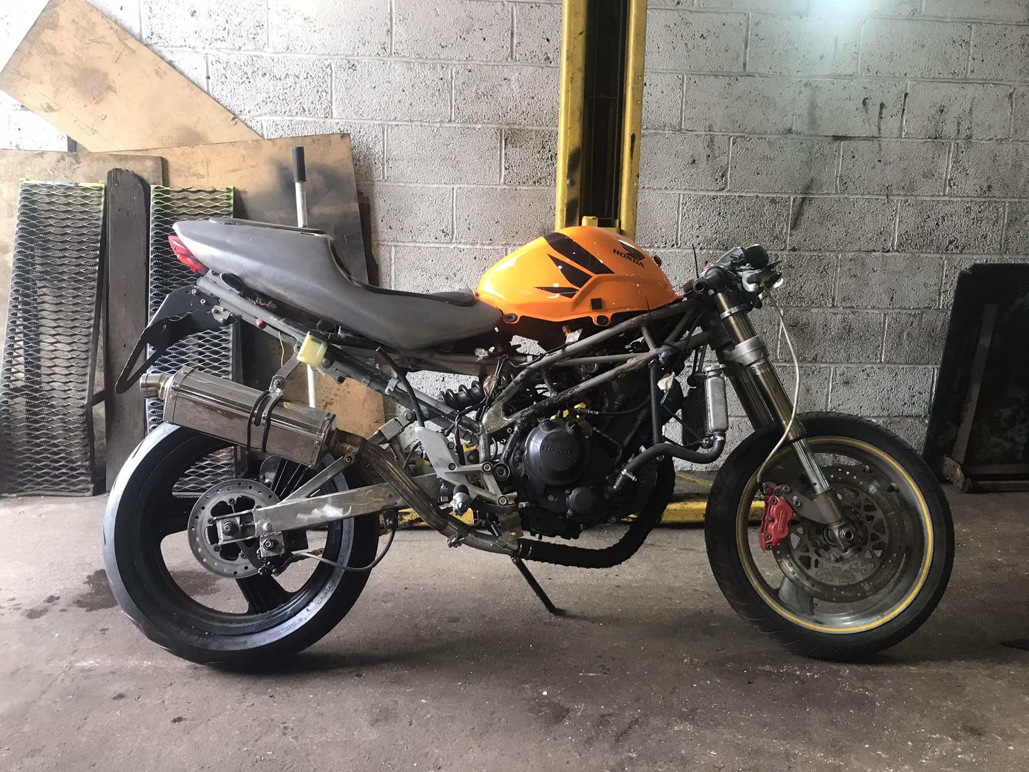 Honda CBR125R 2013 CYLINDER HEAD supplied next day (UK only) by Fowlers