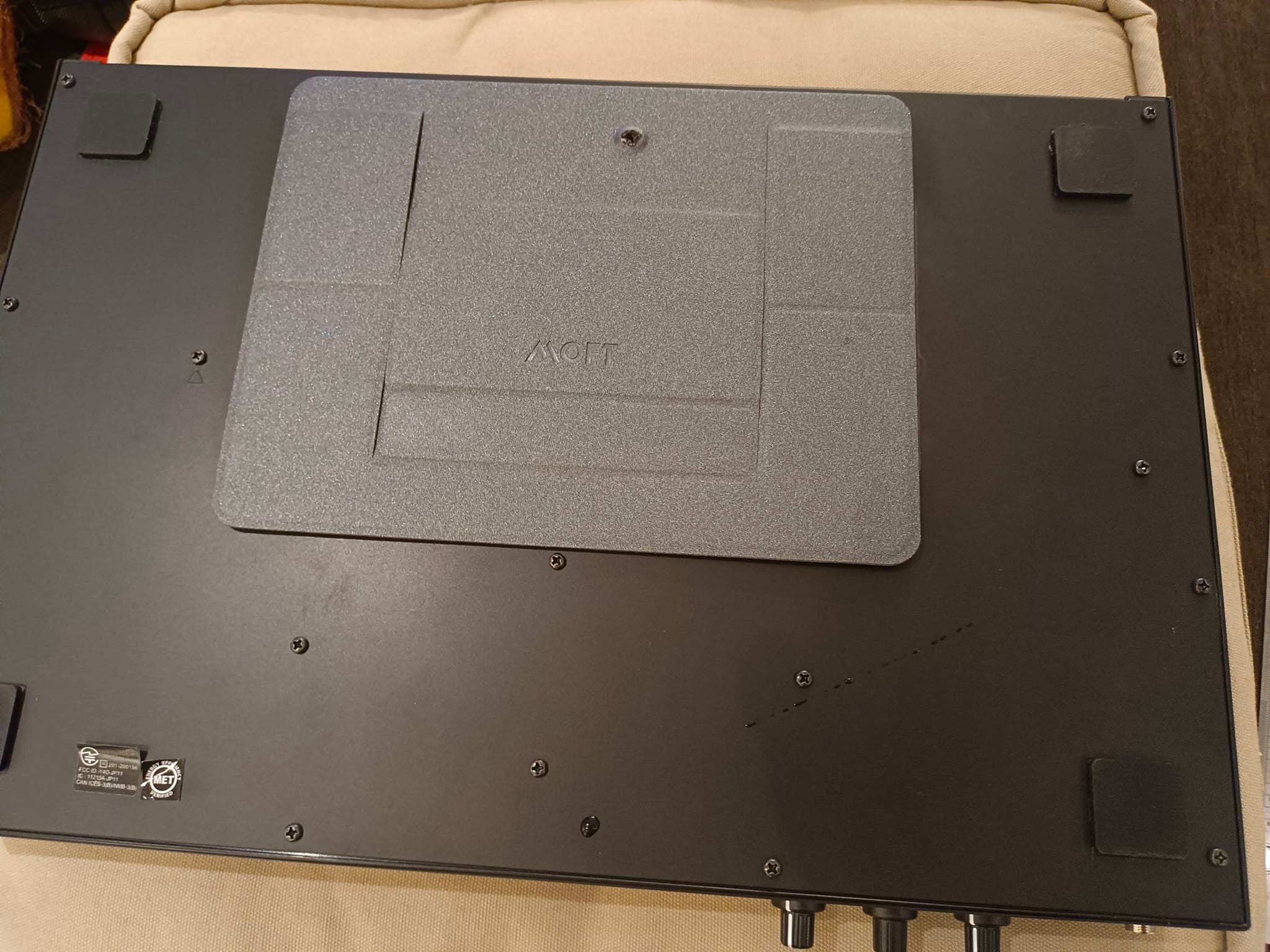 Anyone know if someone makes a desktop stand/cradle for the Zen Go?