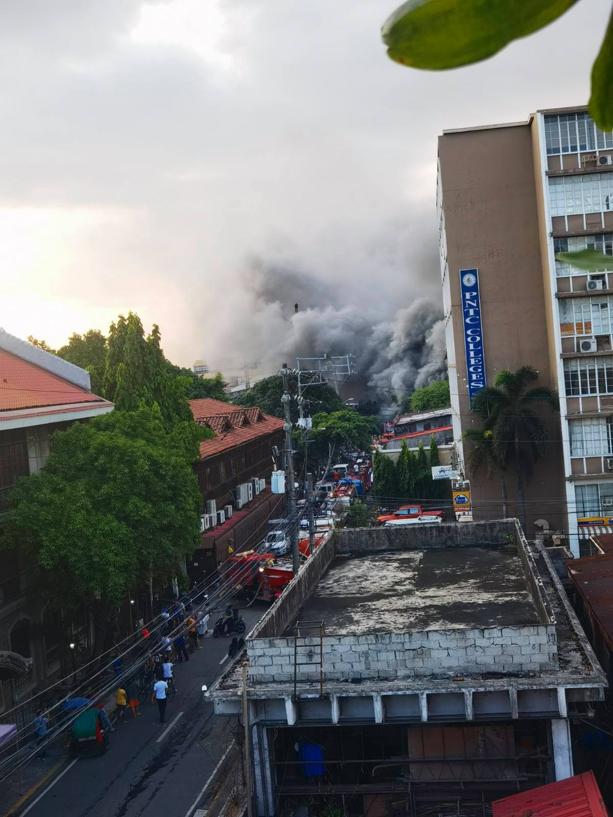 MANILA BULLETIN - #FireAlert: Ongoing fire along a...